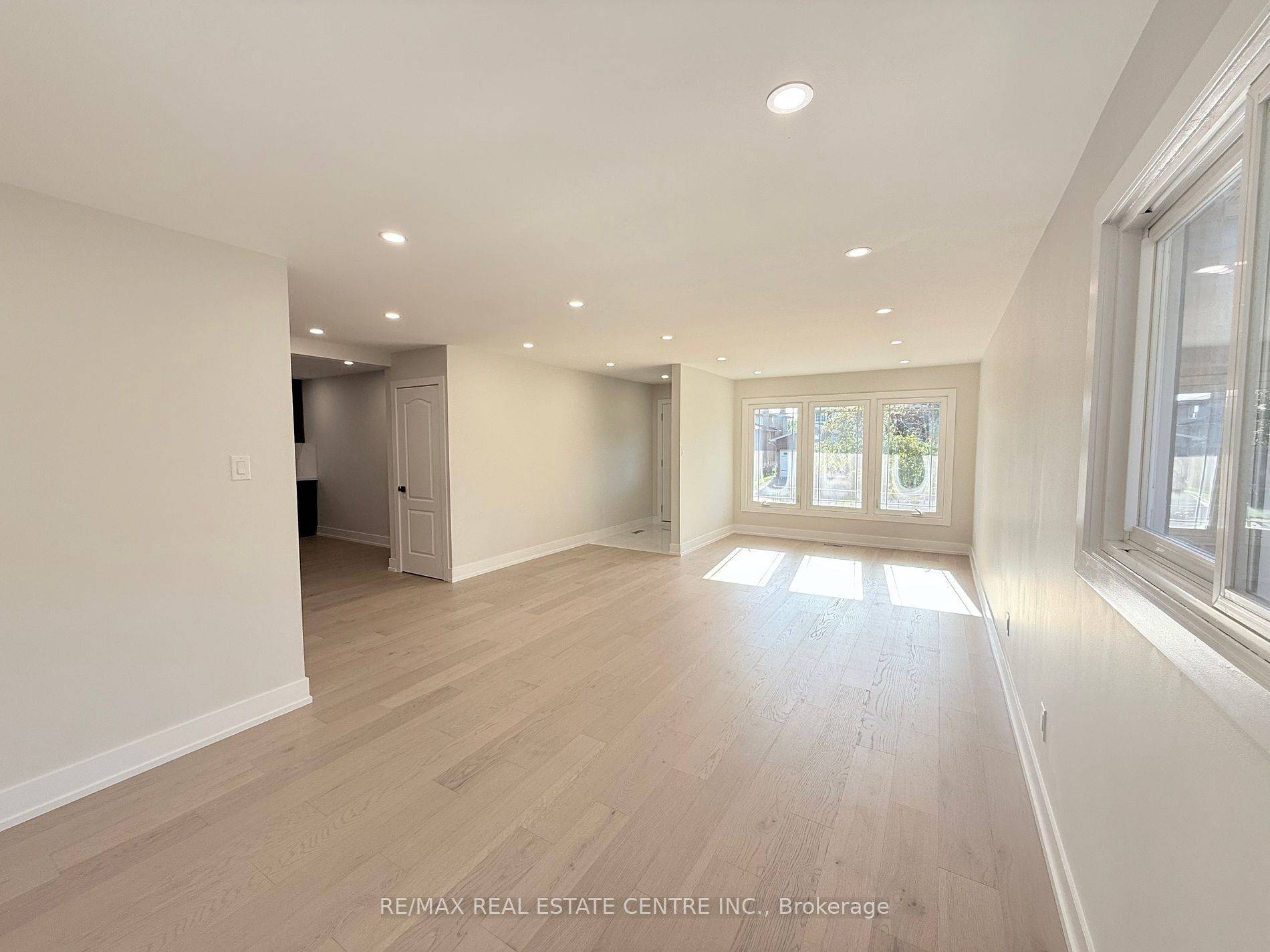 Mississauga, ON L4W 3N4,1215 Larny CT