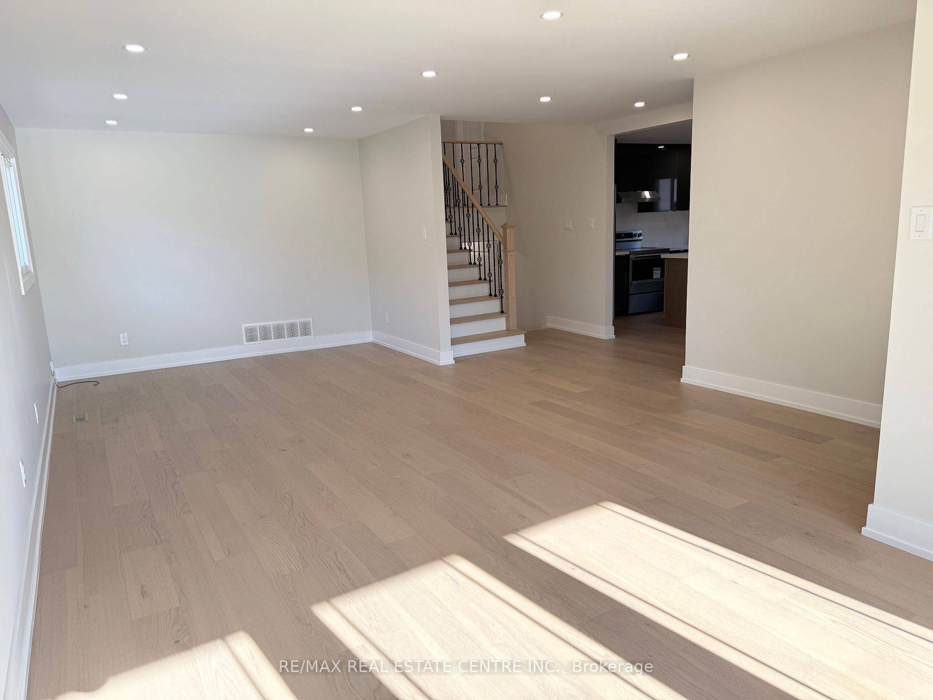 Mississauga, ON L4W 3N4,1215 Larny CT