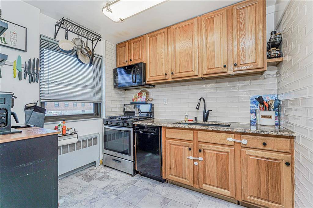 Queens, NY 11414,81-12 155th AVE #54