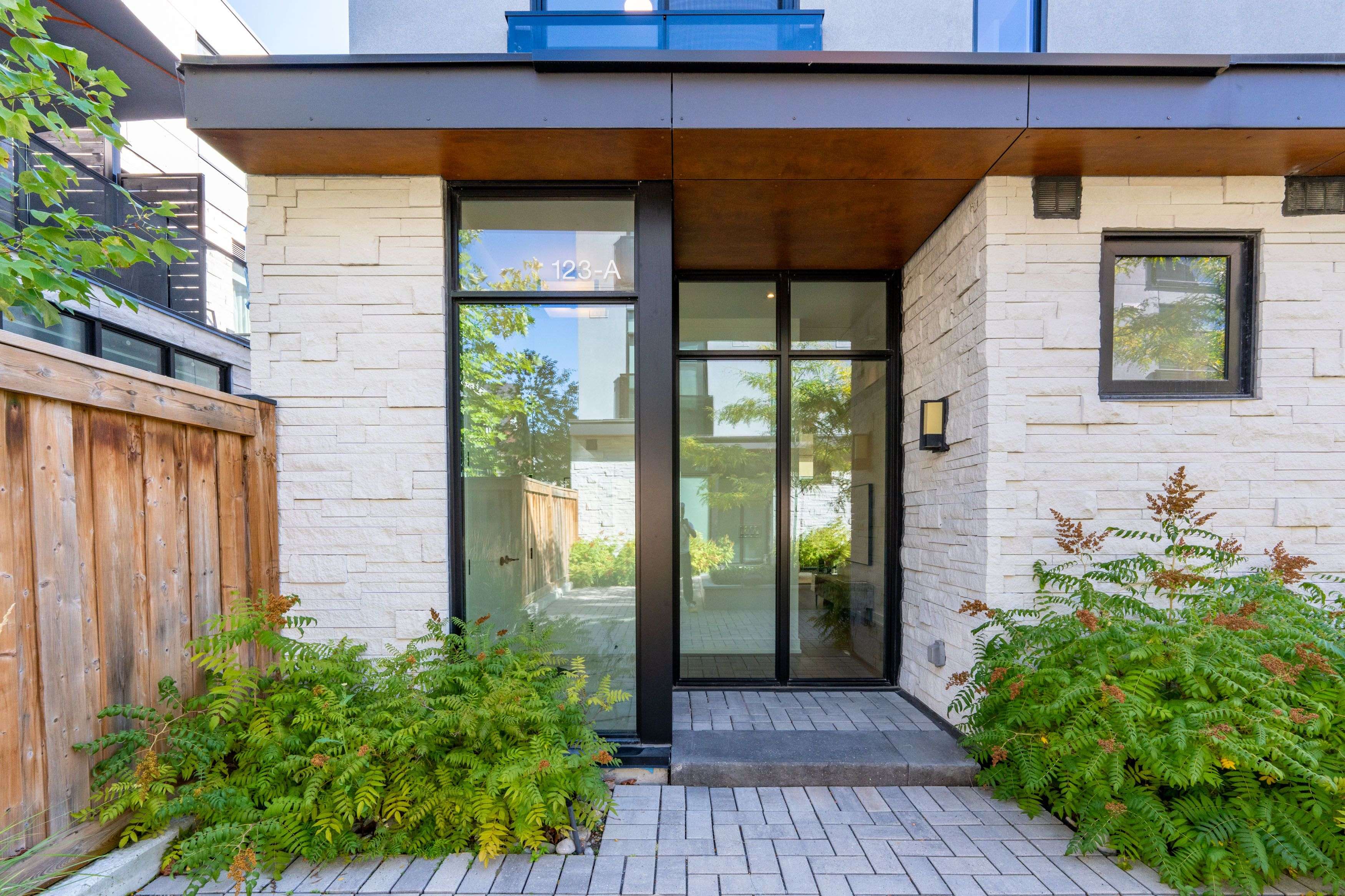 123A Roselawn AVE, Toronto C03, ON M4R 1E7