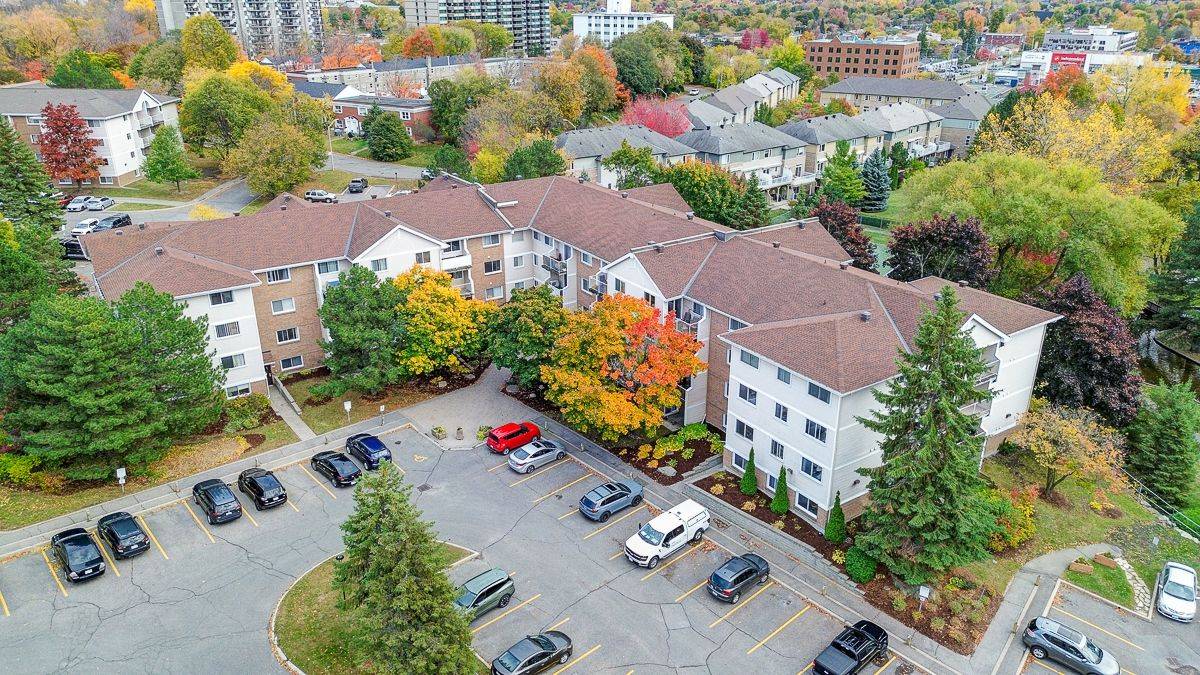 Manor Park - Cardinal Glen And Area, ON K1K 4M2,260 Brittany DR #214