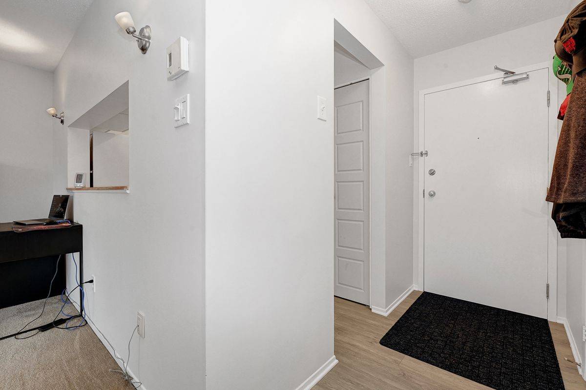 Manor Park - Cardinal Glen And Area, ON K1K 4M2,260 Brittany DR #214