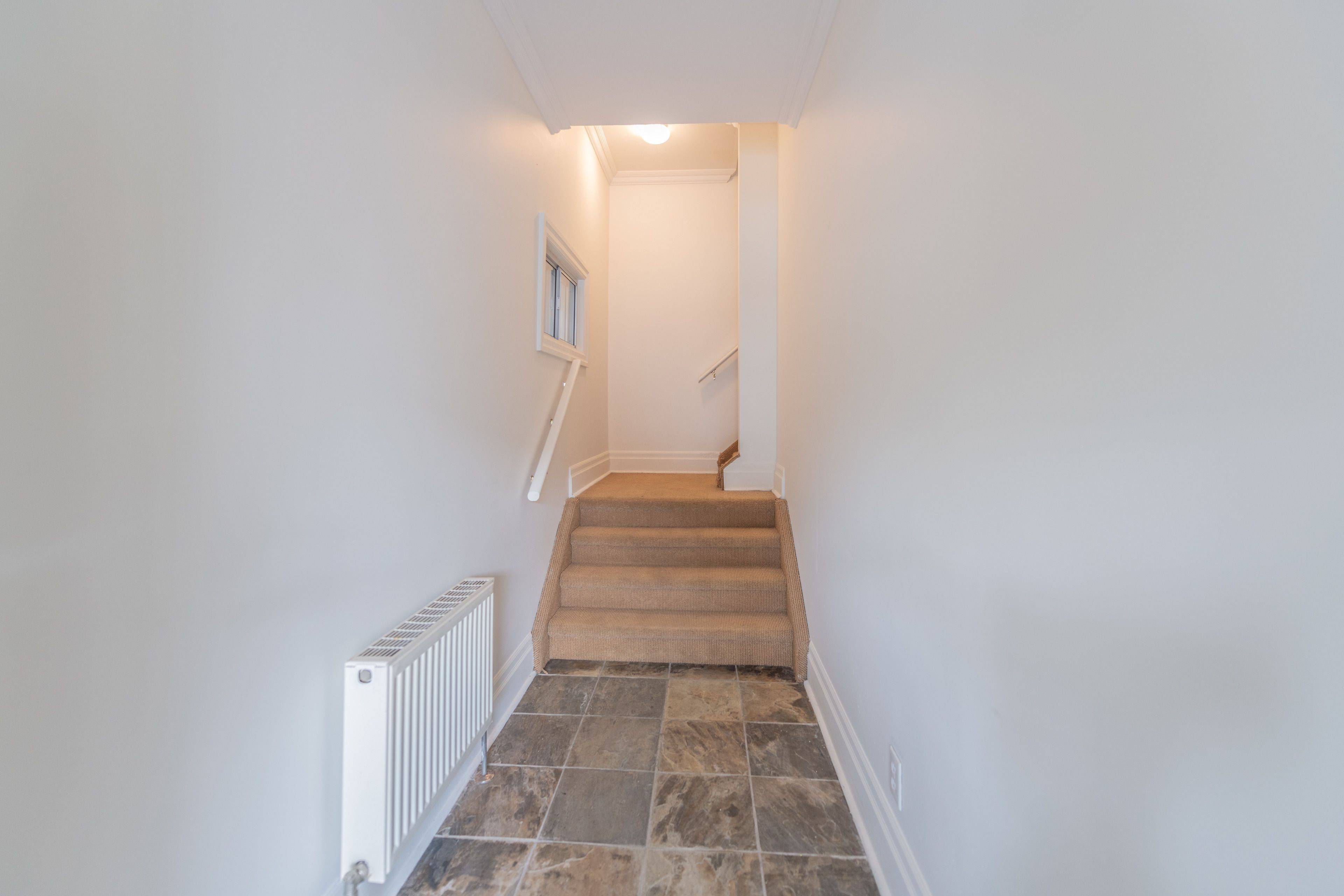 Toronto C02, ON M5R 3G8,1005 Bathurst ST