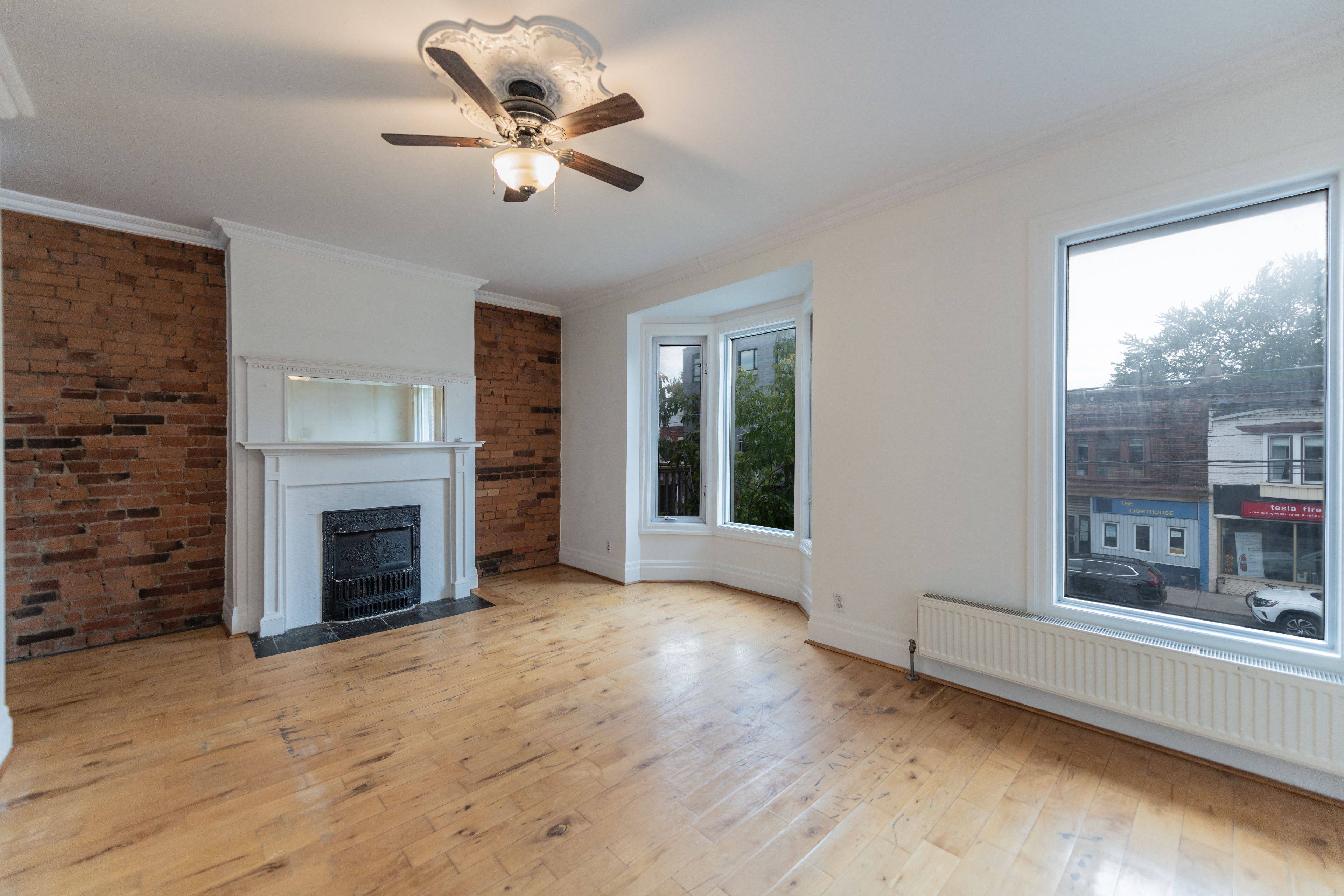 Toronto C02, ON M5R 3G8,1005 Bathurst ST