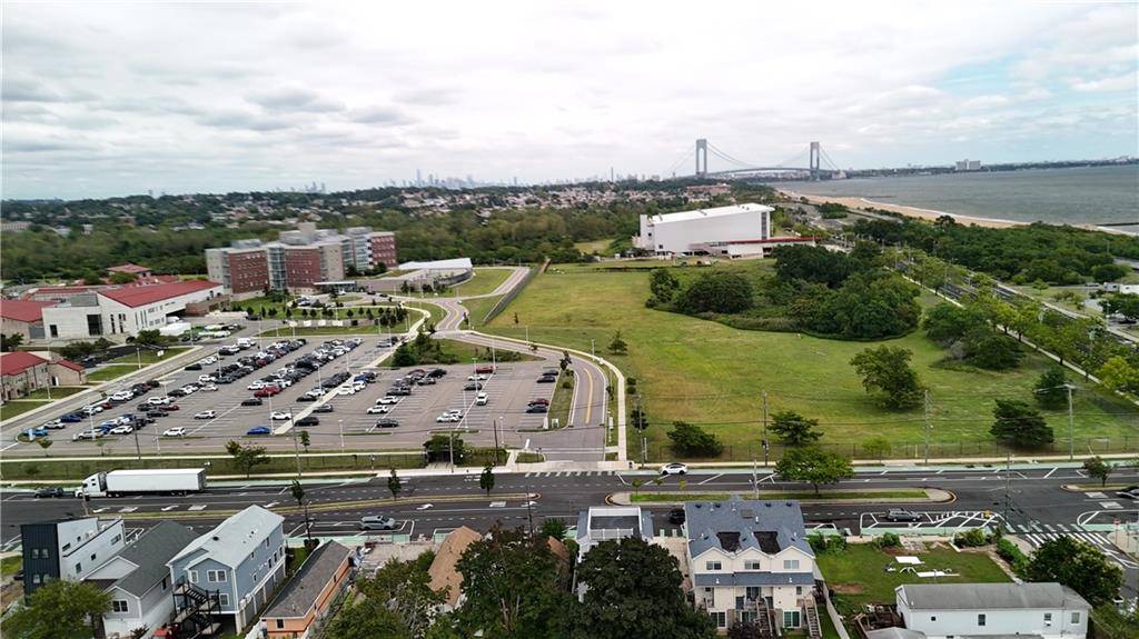 Staten  Island, NY 10305,762 Seaview AVE