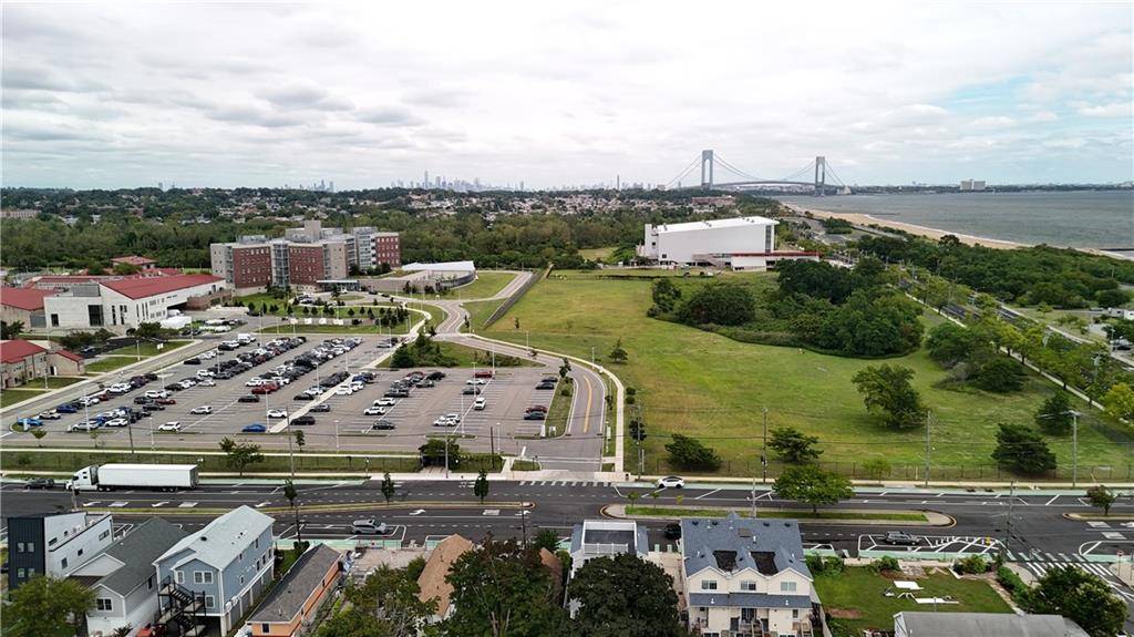 Staten  Island, NY 10305,762 Seaview AVE