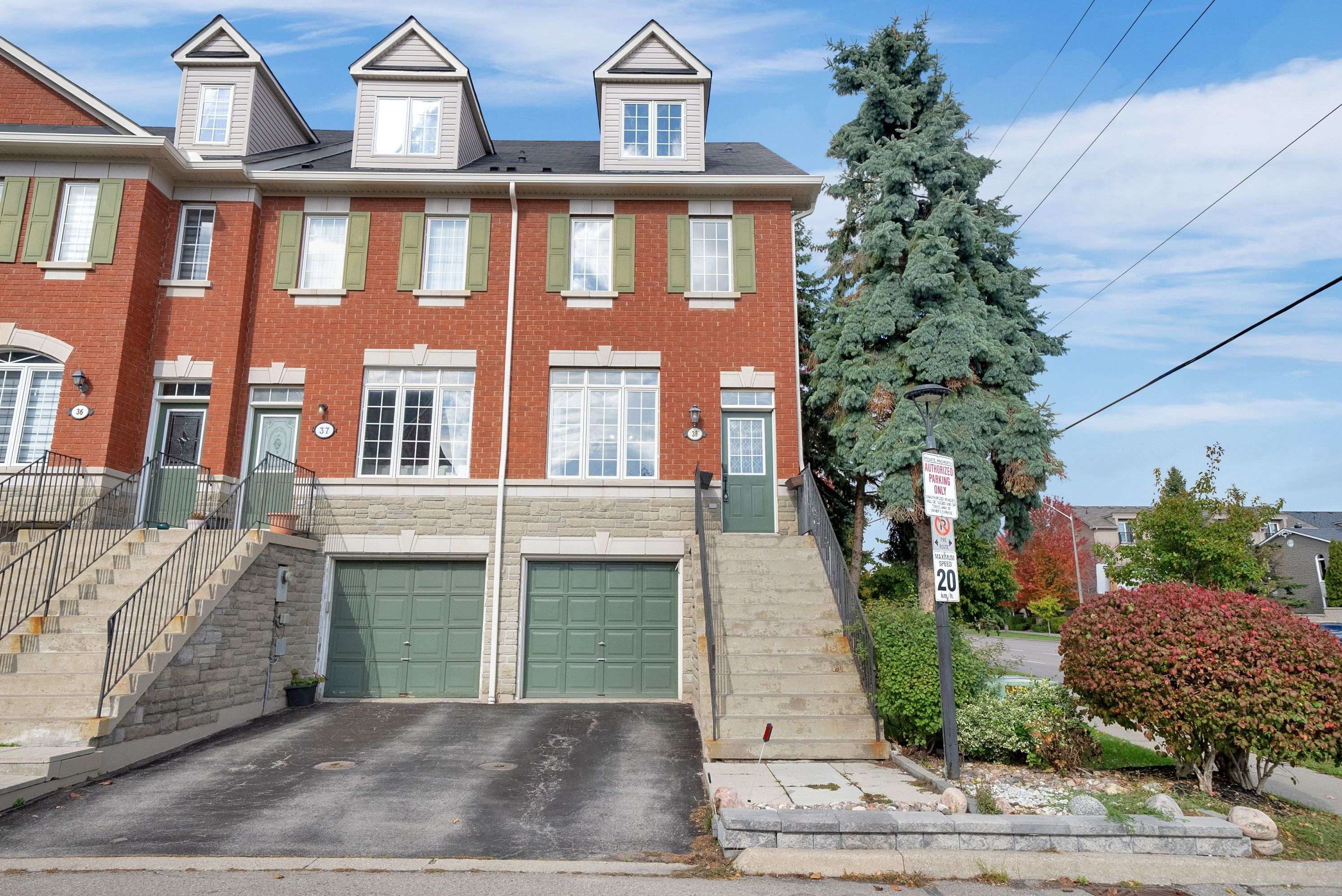 Pickering, ON L1V 7E8,1330 Altona RD #38