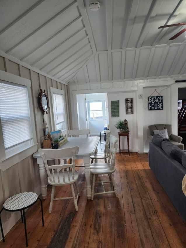 Chatham-kent, ON N0P 1A0,18222 Erie Shore DR