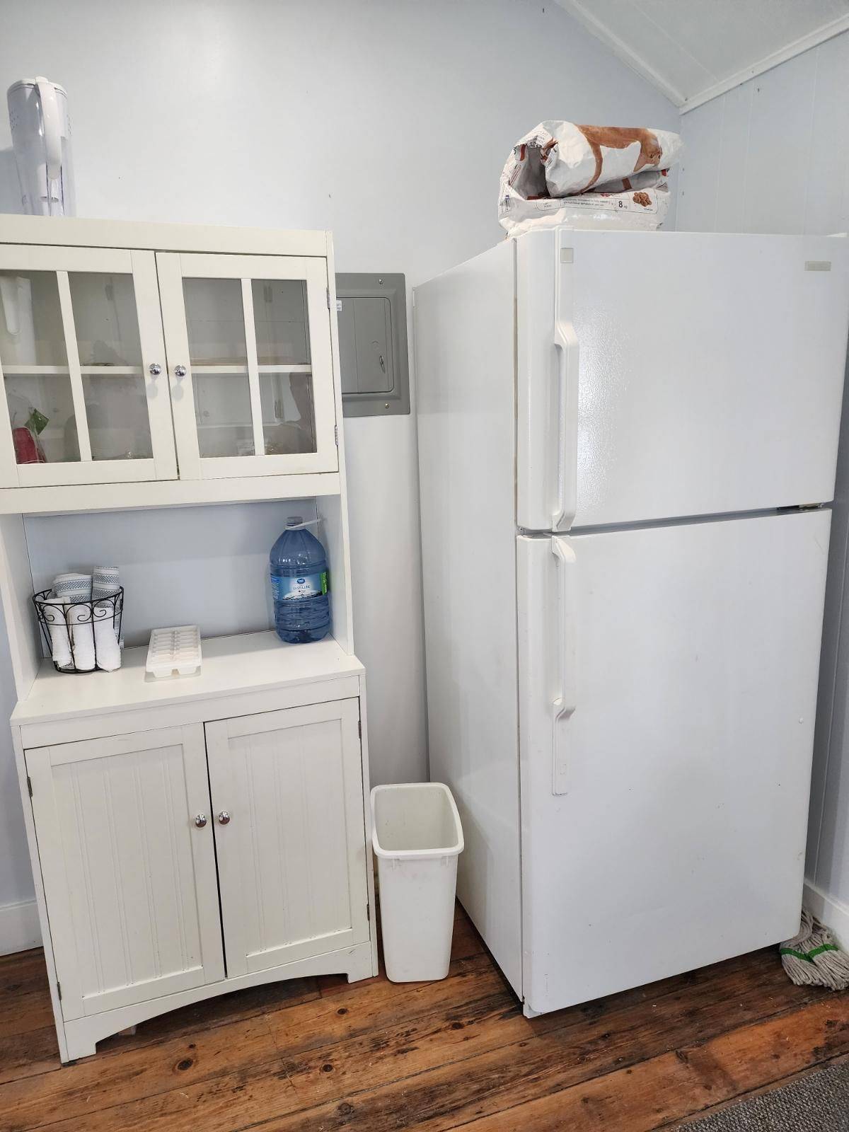 Chatham-kent, ON N0P 1A0,18222 Erie Shore DR