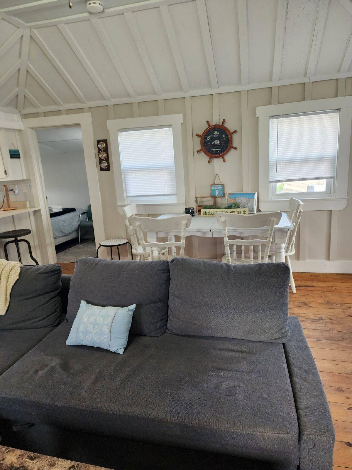 Chatham-kent, ON N0P 1A0,18222 Erie Shore DR