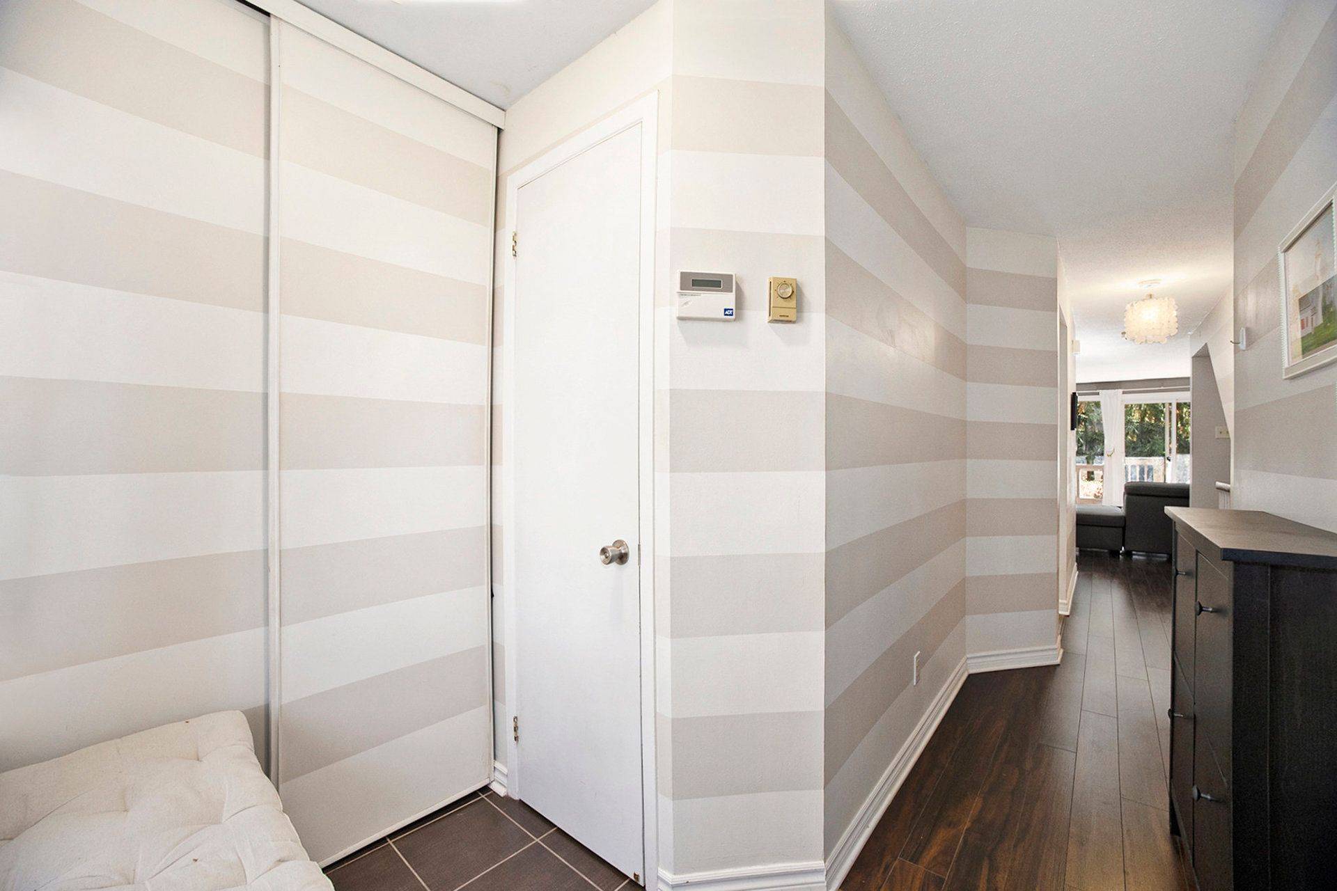 Orleans - Convent Glen And Area, ON K1C 6E9,6706 Jeanne D'arc BLVD N #A