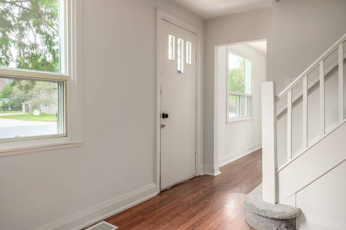 Richmond Hill, ON L4C 1H2,129 Major Mackenzie DR E