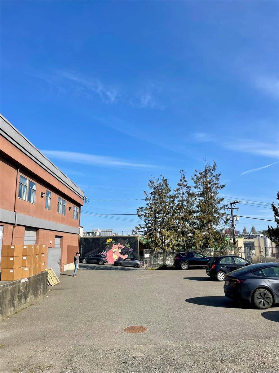 Victoria, BC V8T 1Y6,429 Hillside Ave