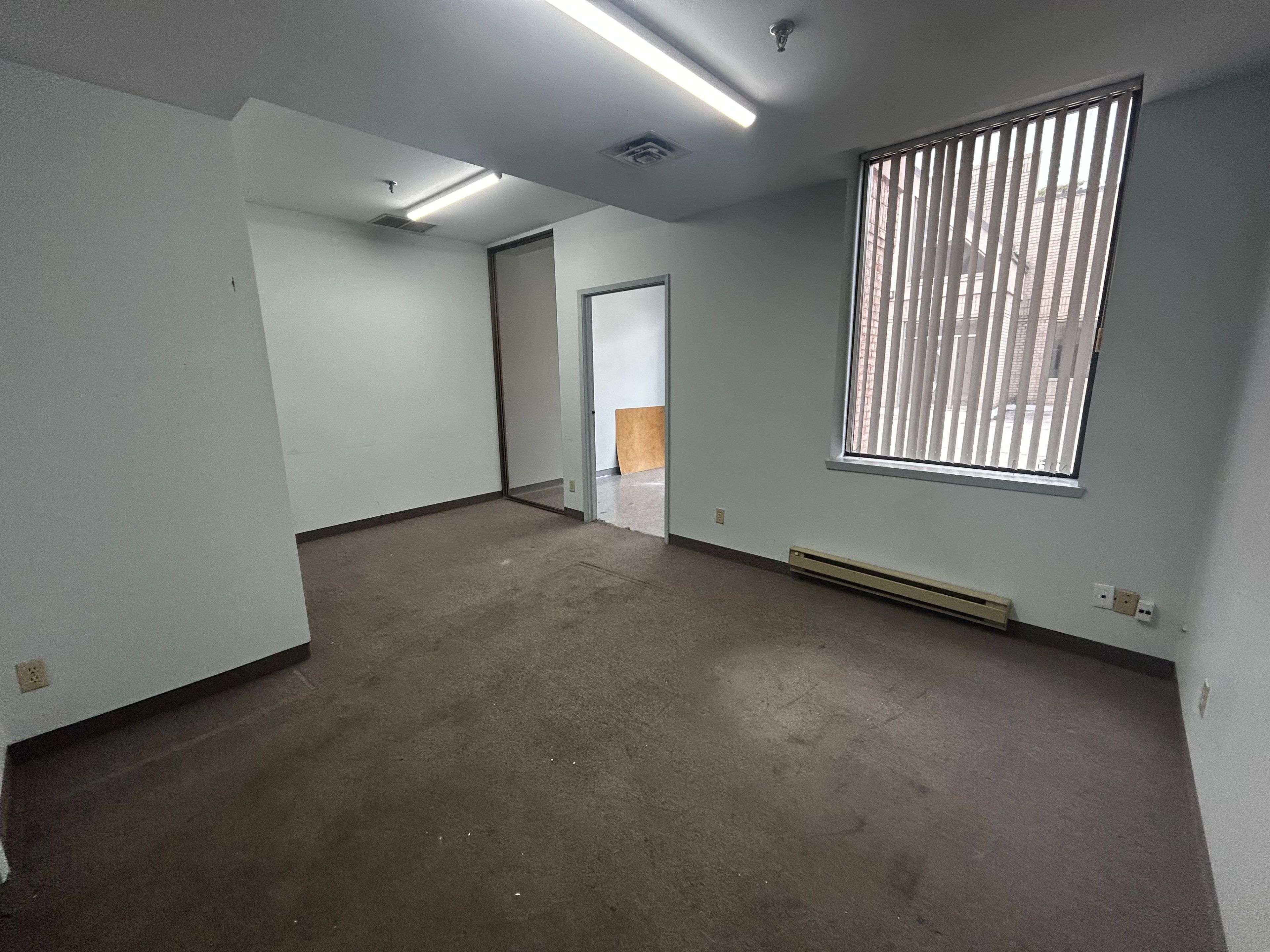 Mississauga, ON L4W 1A7,1115 Crestlawn DR ## C3