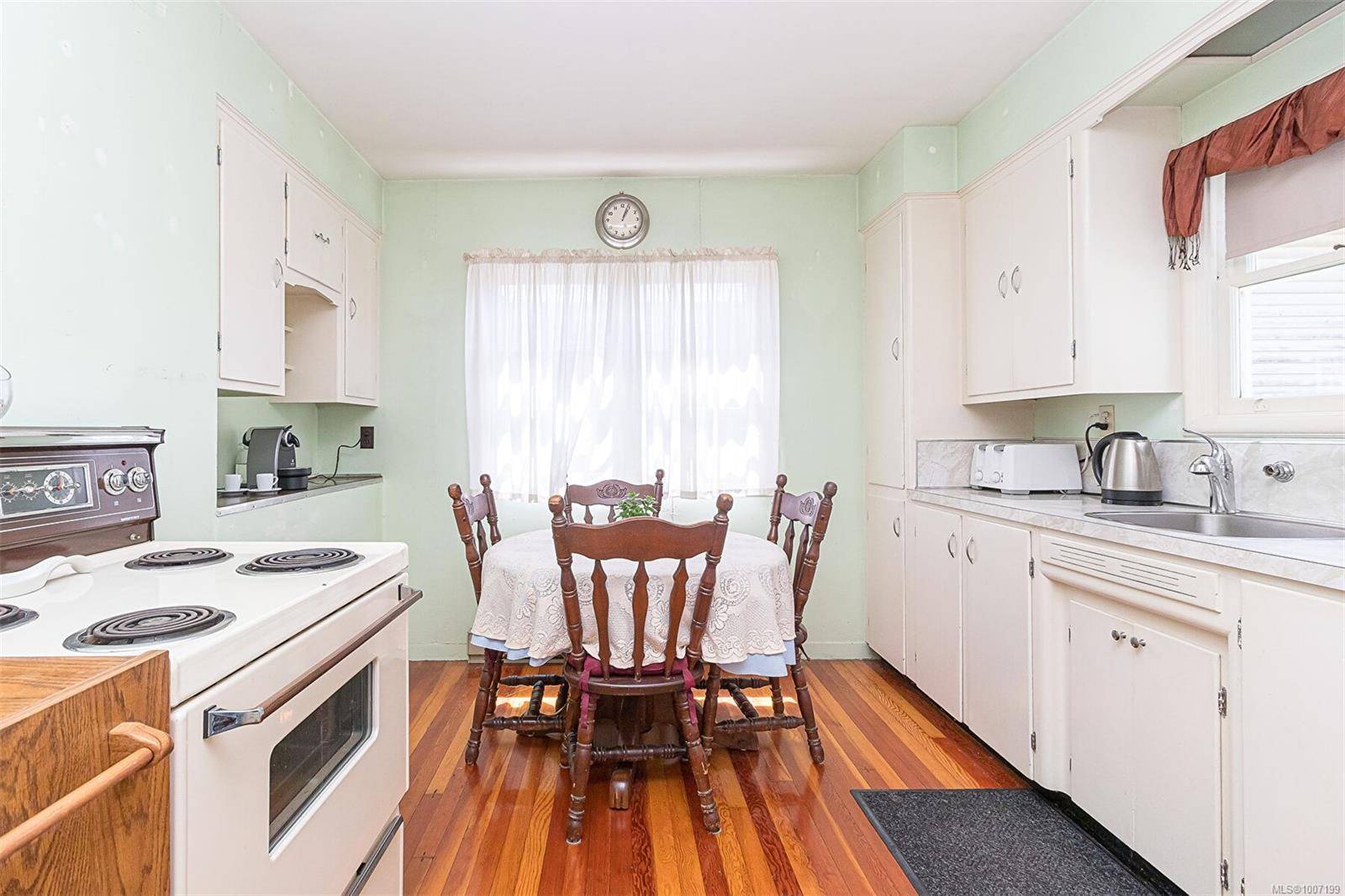 Sidney, BC V8L 3A3,9674 Third St