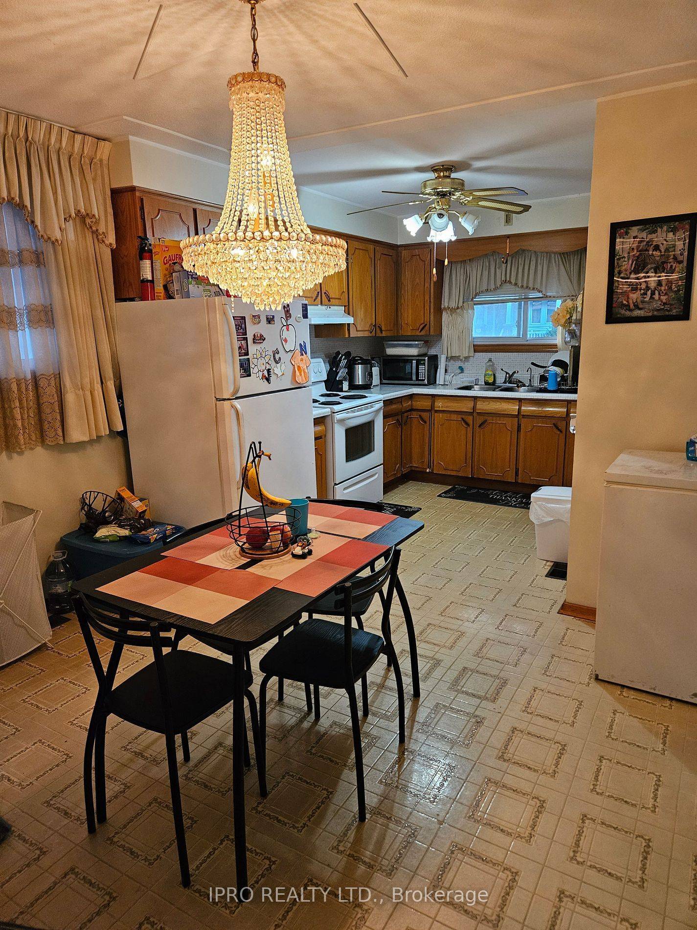 Hamilton, ON L8K 3K2,197 Craigroyston RD