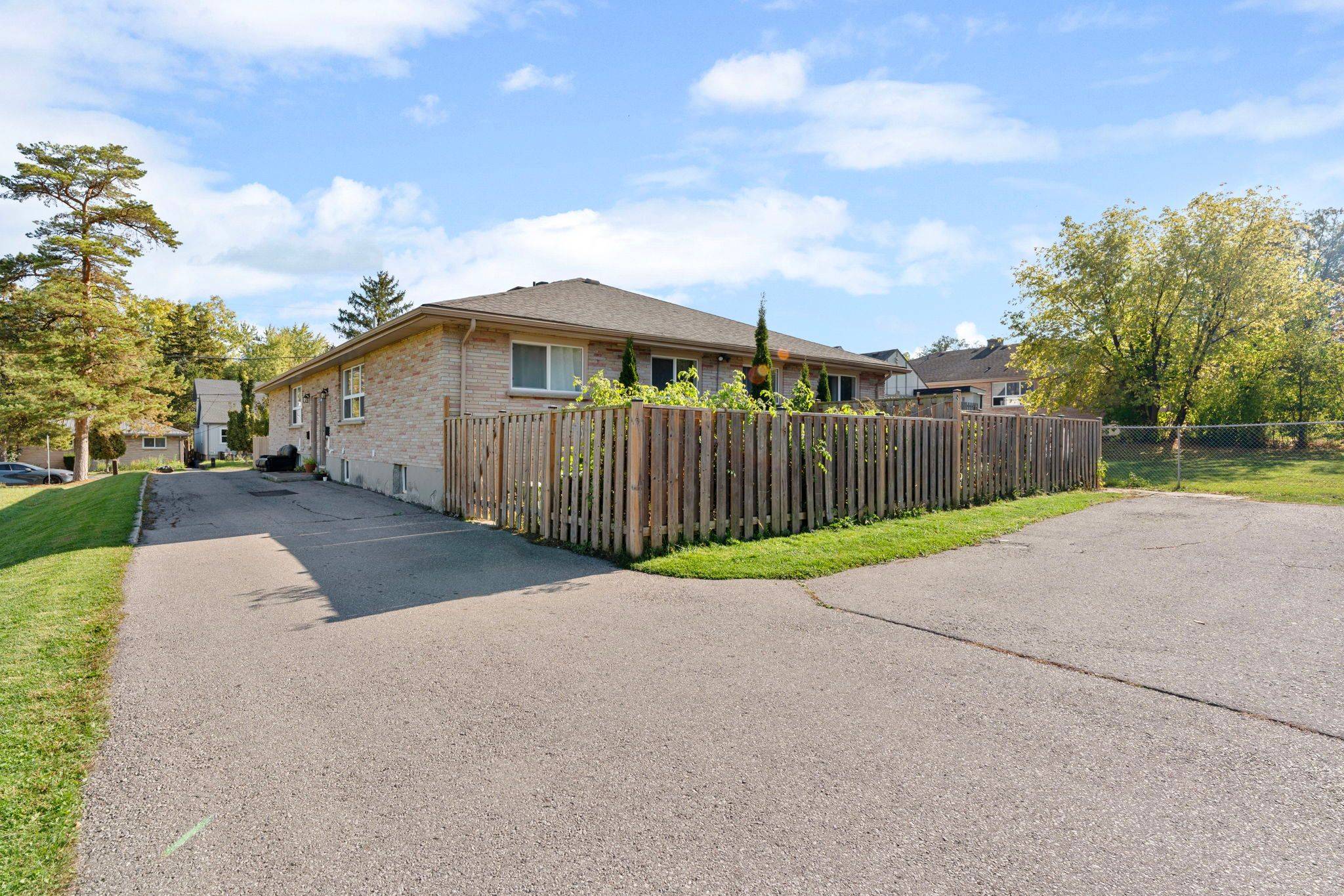 London South, ON N6J 3G5,231 Greenwood AVE