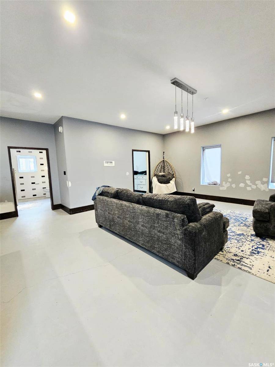 Yorkton, SK S3N 1X2,347 Maple AVENUE