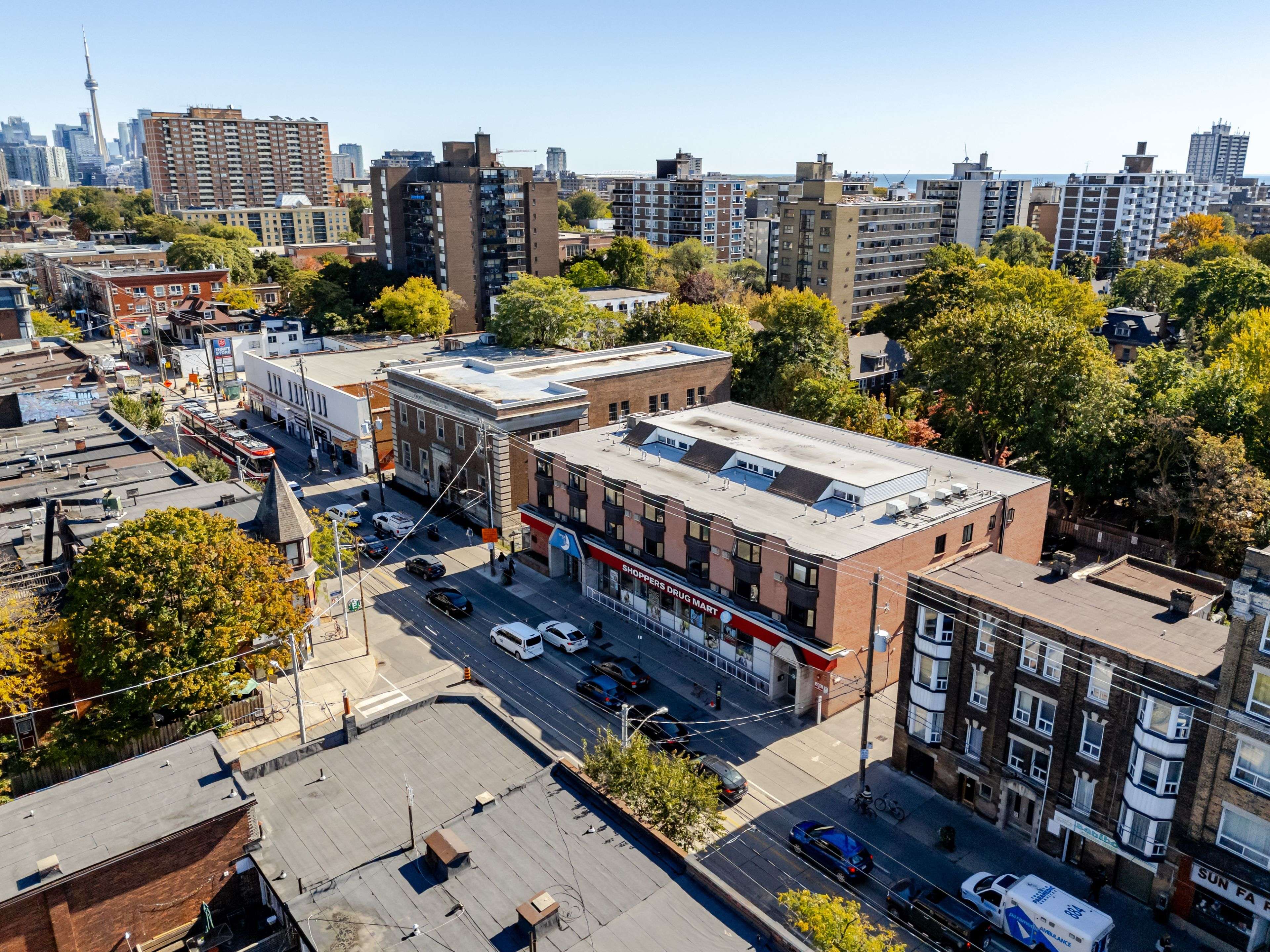 Toronto W01, ON M6R 1A1,1473 Queen ST W