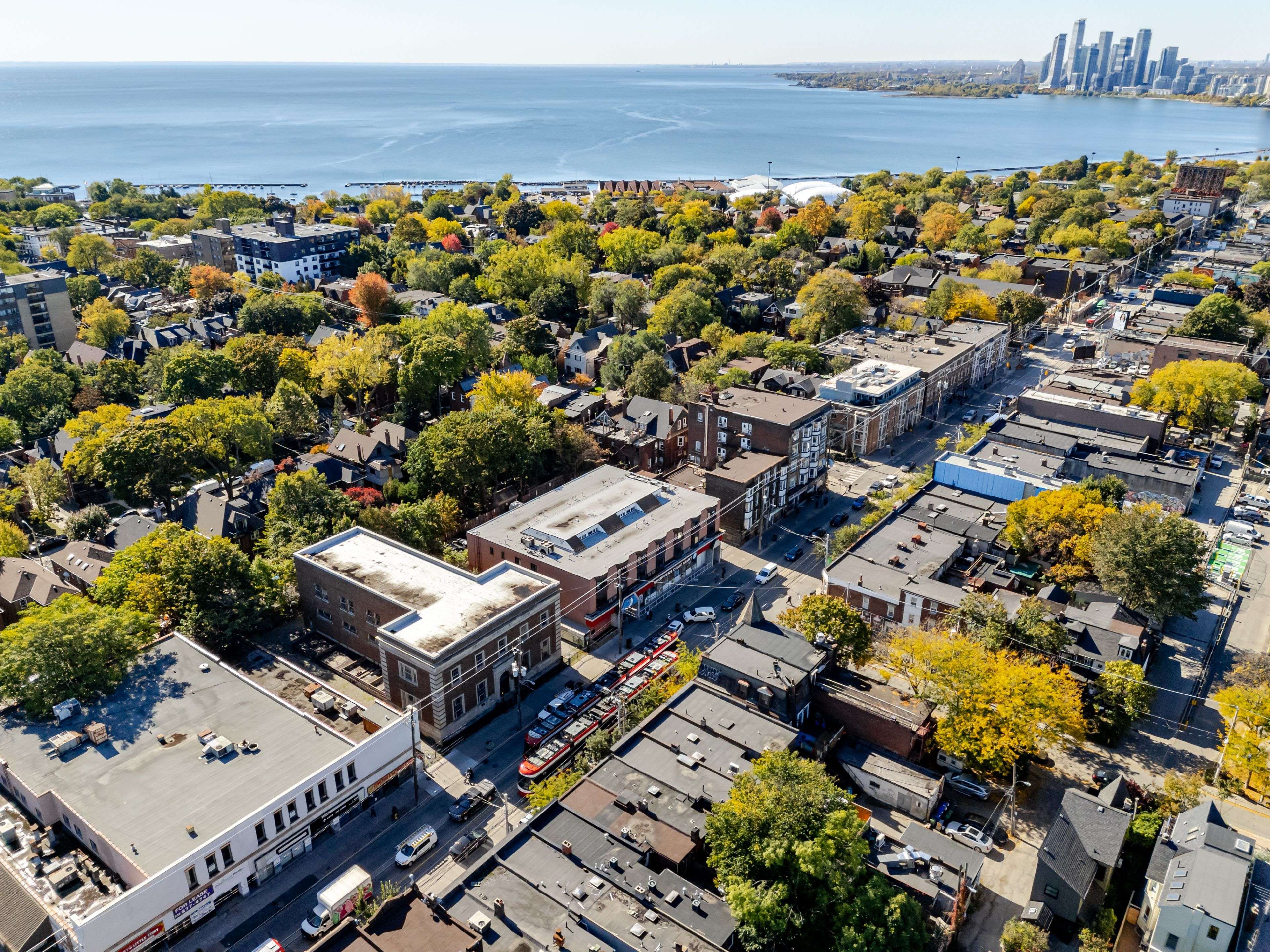 Toronto W01, ON M6R 1A1,1473 Queen ST W