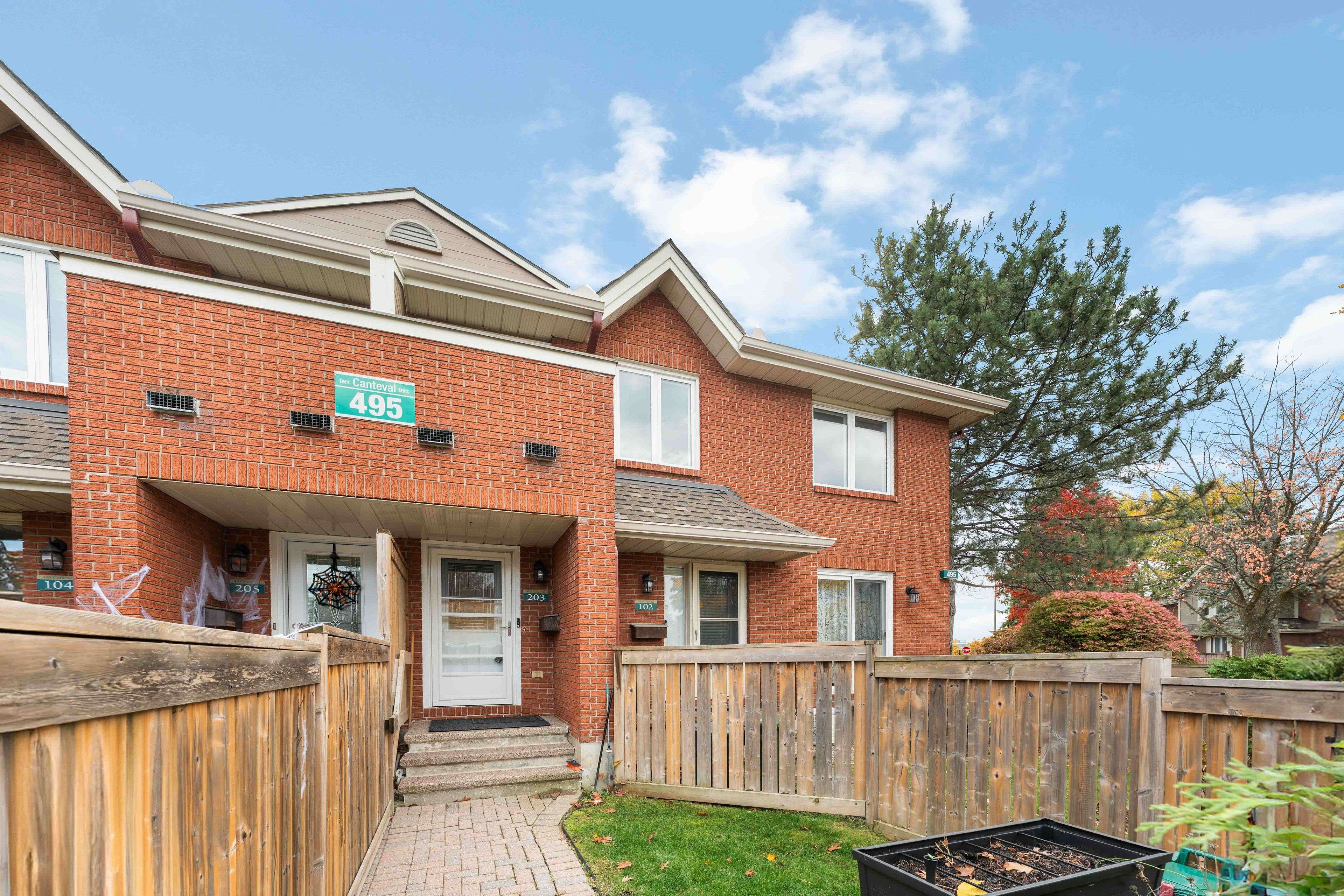 Orleans - Cumberland And Area, ON K4A 2E1,495 Canteval TER #203