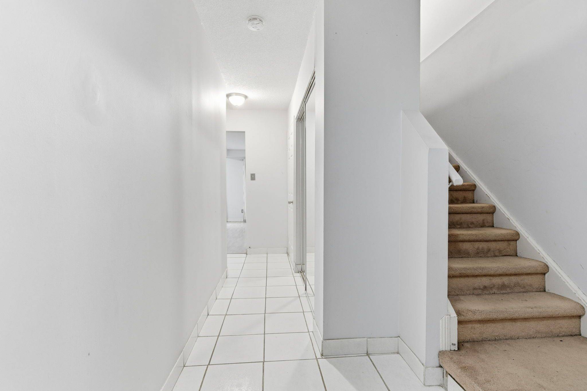 Hamilton, ON L8W 3T3,15 Derby ST #12