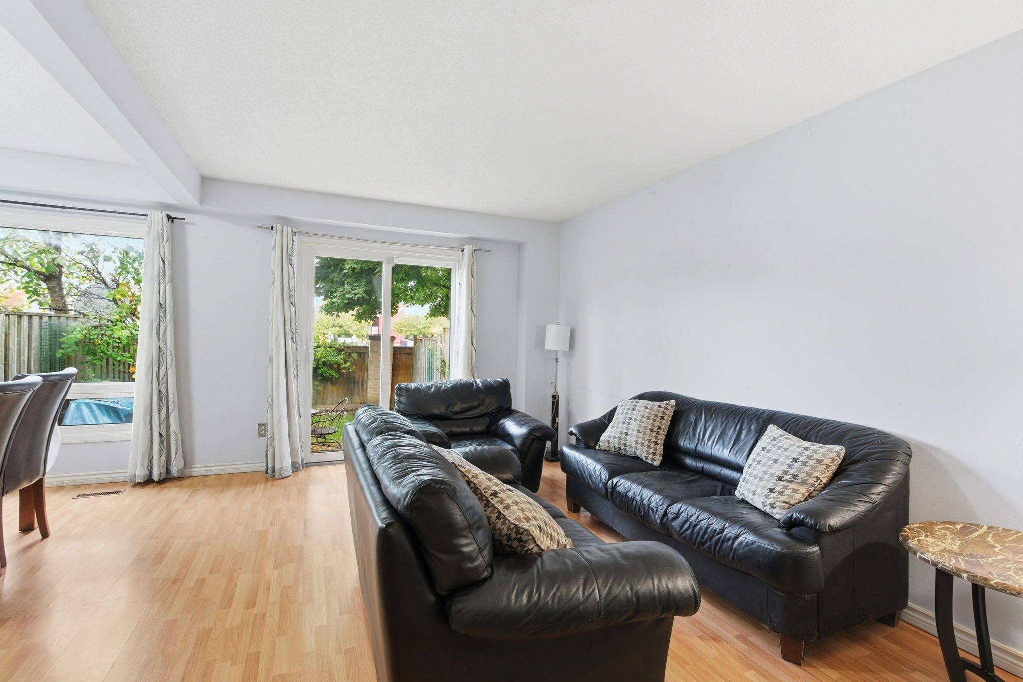 Hamilton, ON L8W 3T3,15 Derby ST #12