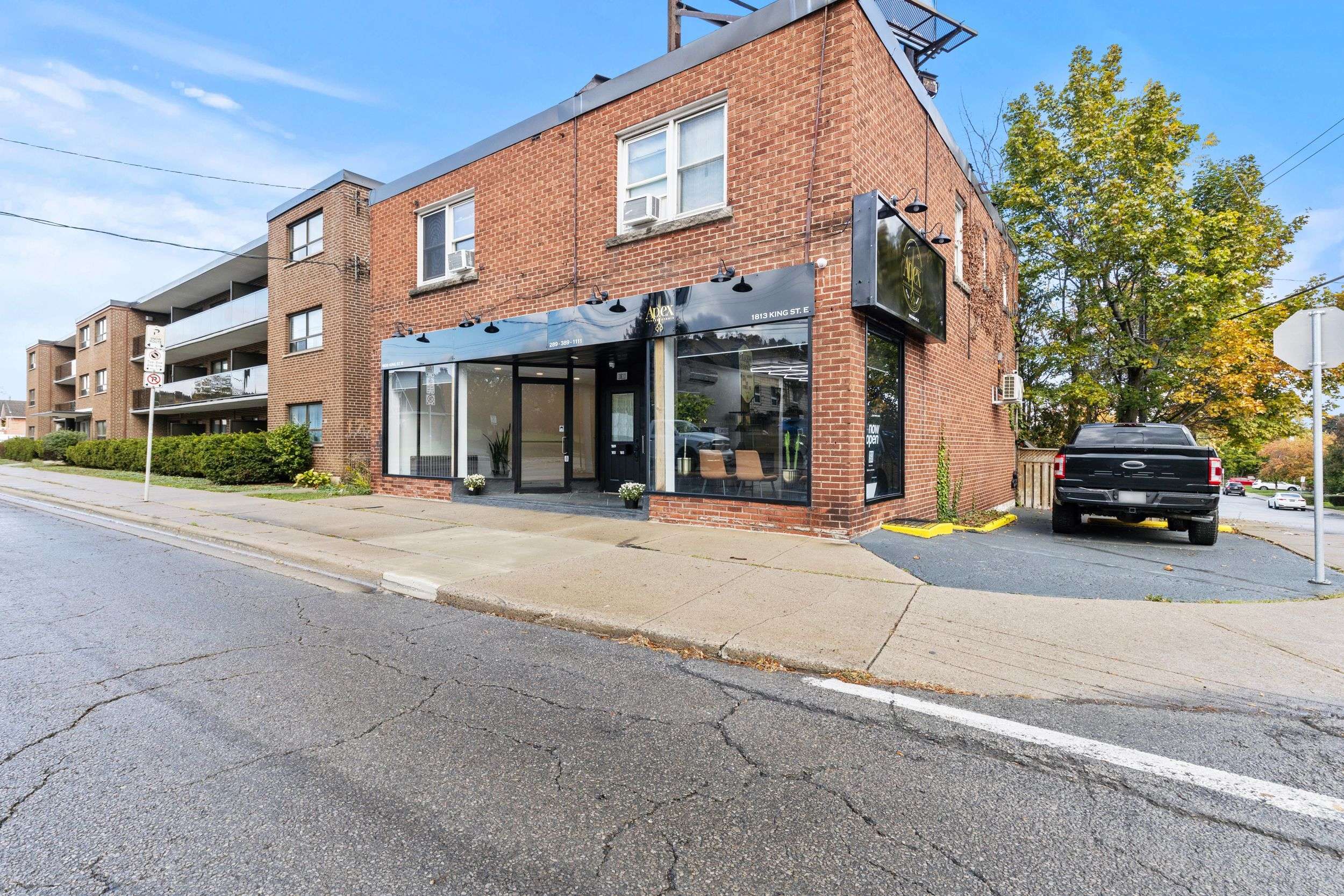 Hamilton, ON L8K 1V6,1809 KING ST