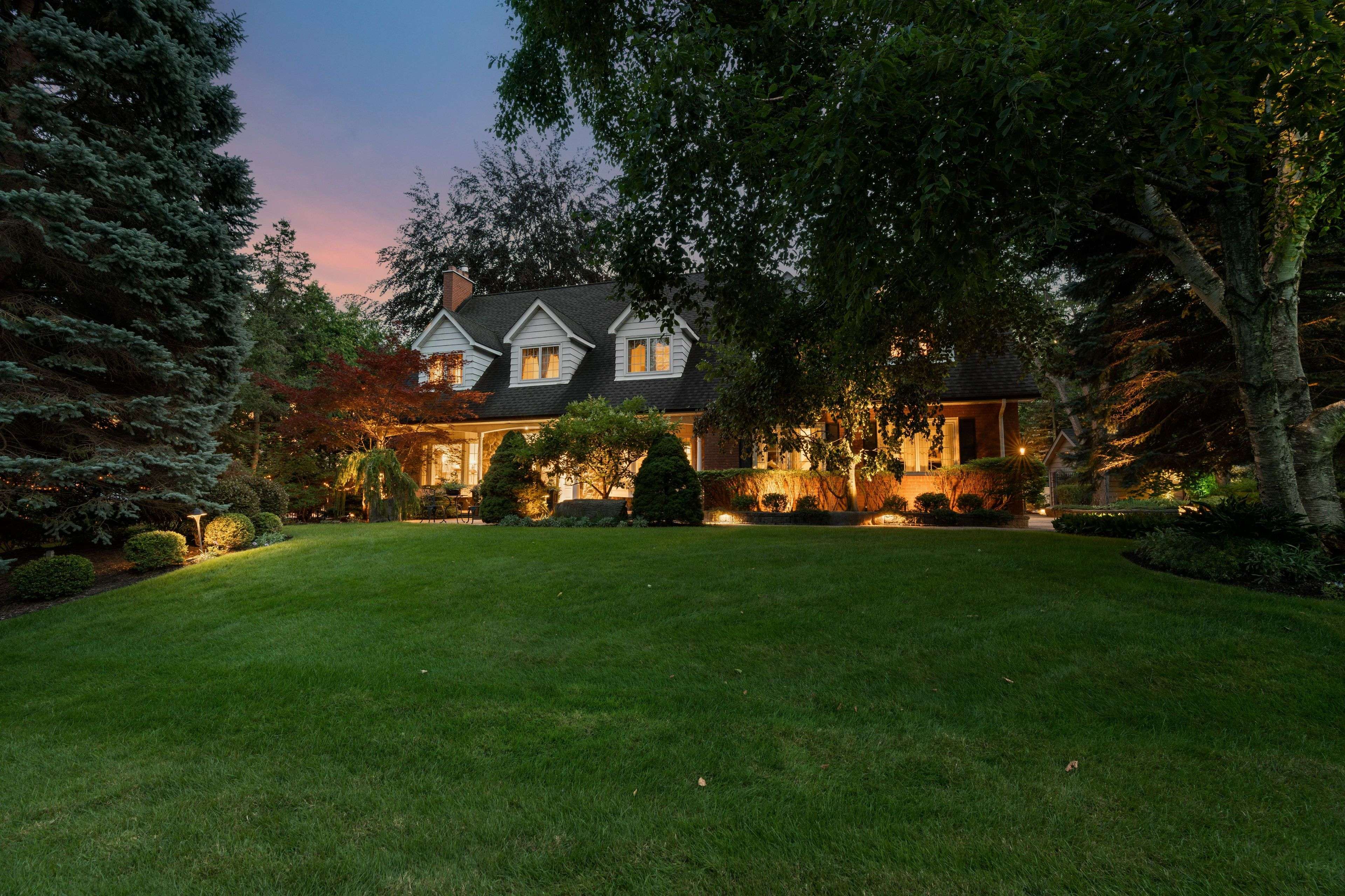 Oakville, ON L6J 4V1,166 Maple Grove DR