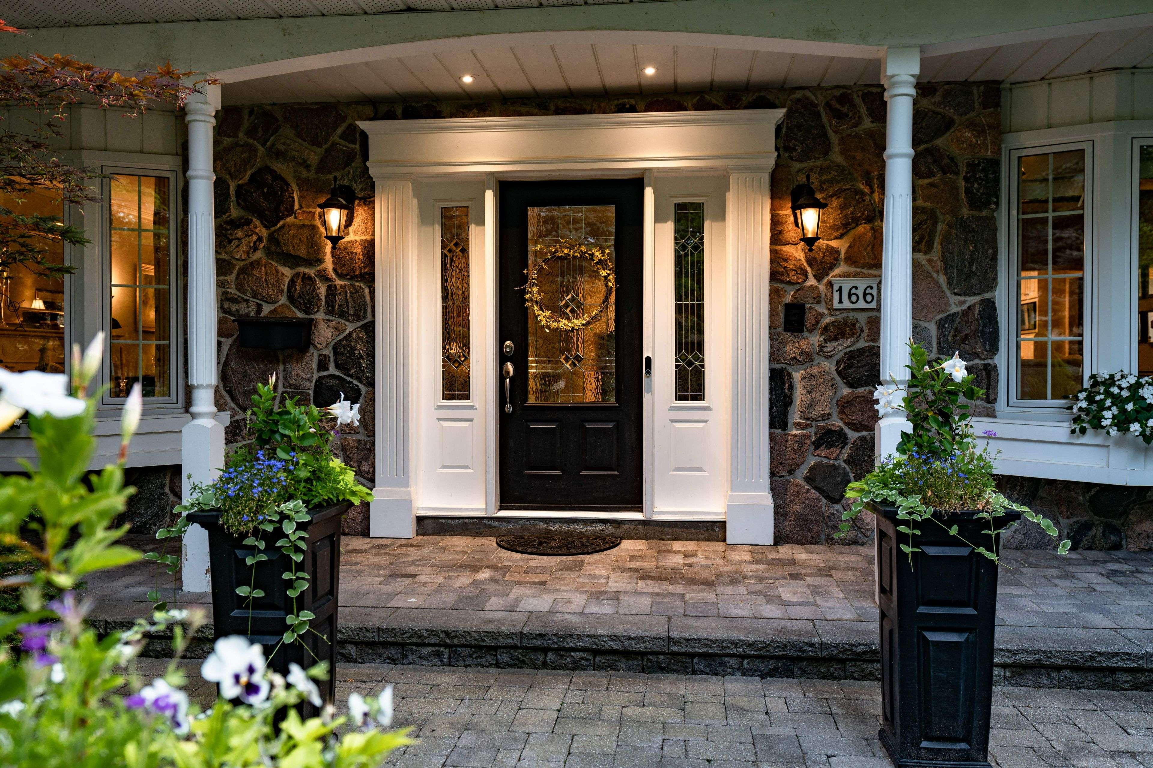 Oakville, ON L6J 4V1,166 Maple Grove DR