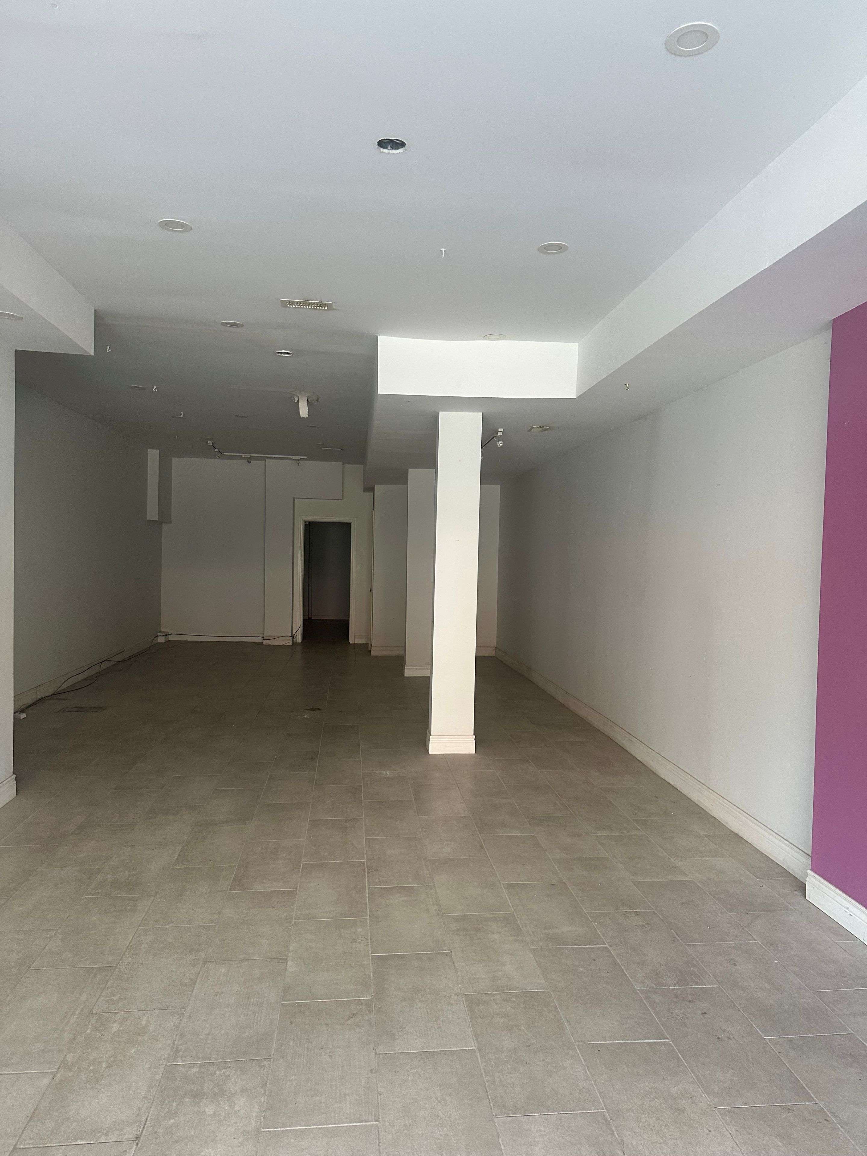 Toronto W04, ON M6M 4P4,1188 Weston RD