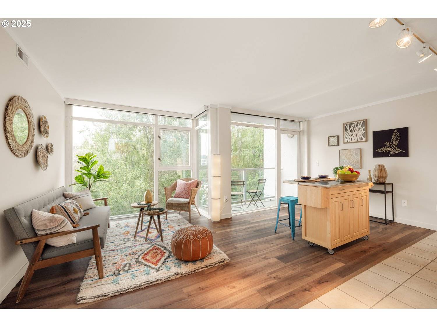 Portland, OR 97232,533 NE HOLLADAY ST #601