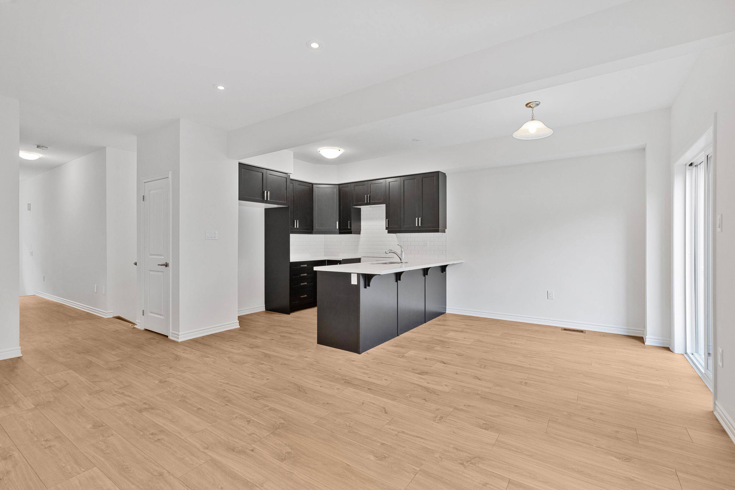 Hamilton, ON L9G 3K9,305 Garner RD W #66