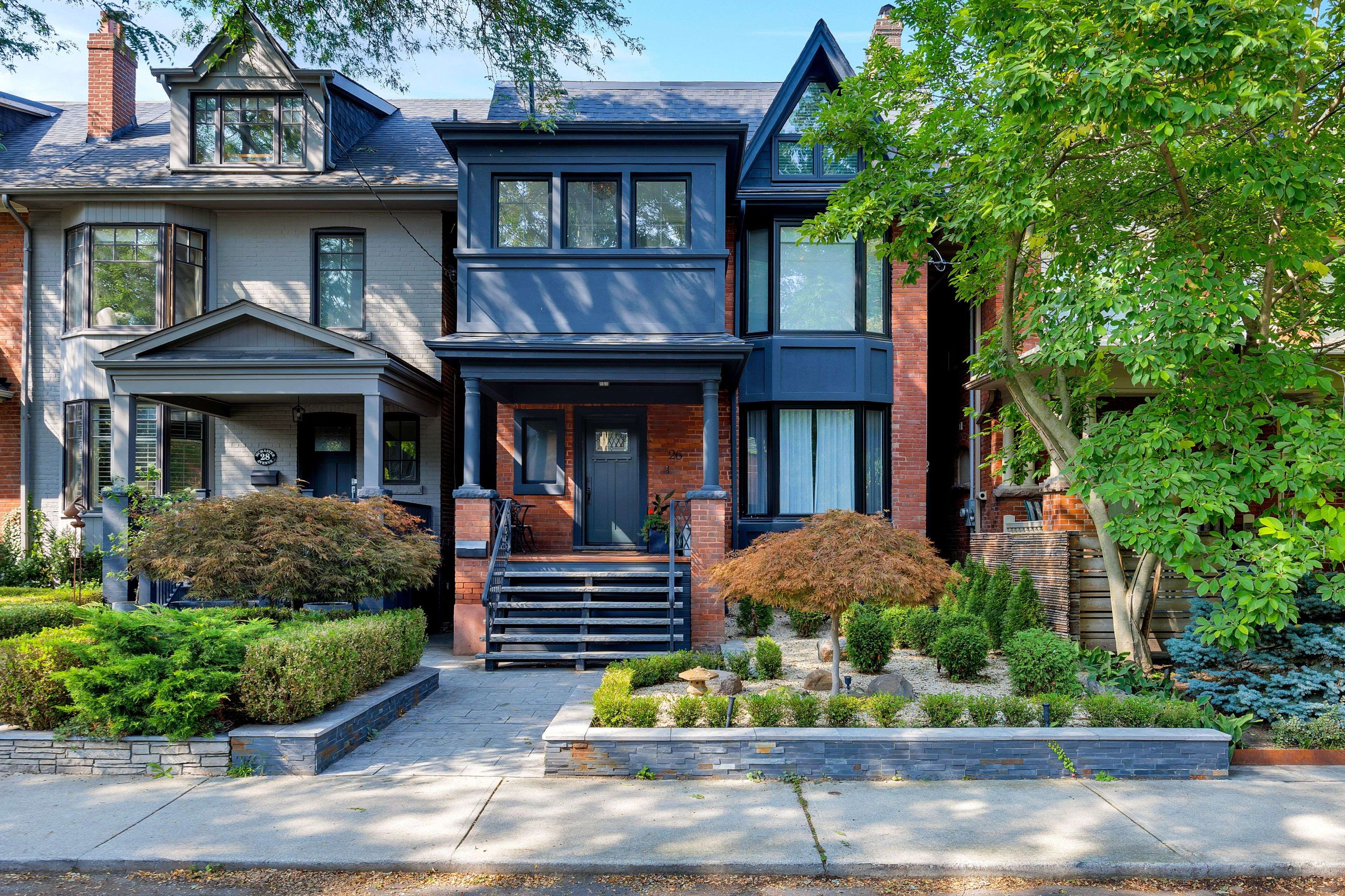 Toronto C02, ON M4V 1A9,26 Mcmaster AVE