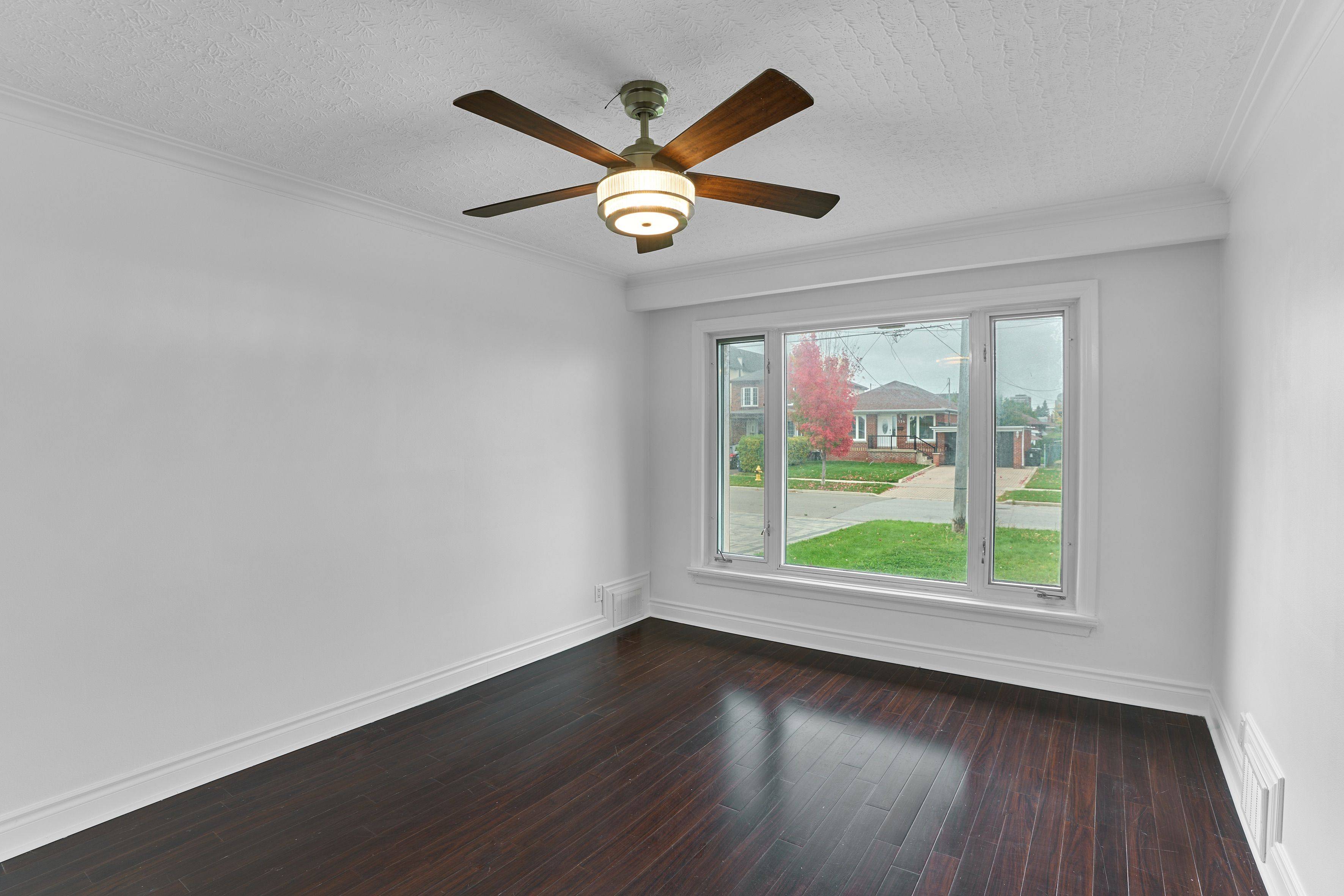 Toronto C04, ON M6A 1R8,135 Regina AVE