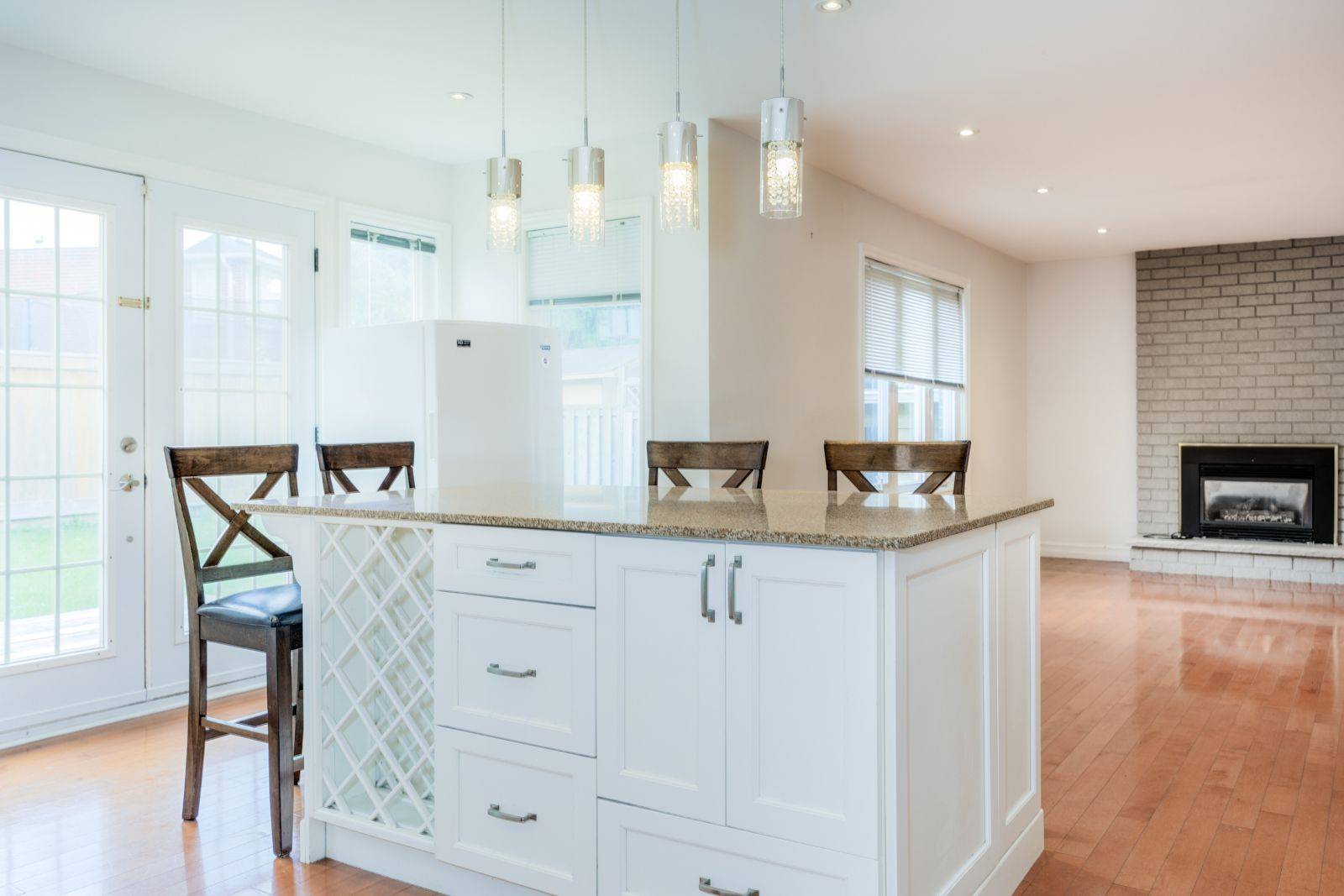 Aurora, ON L4G 6C7,82 Old Yonge ST