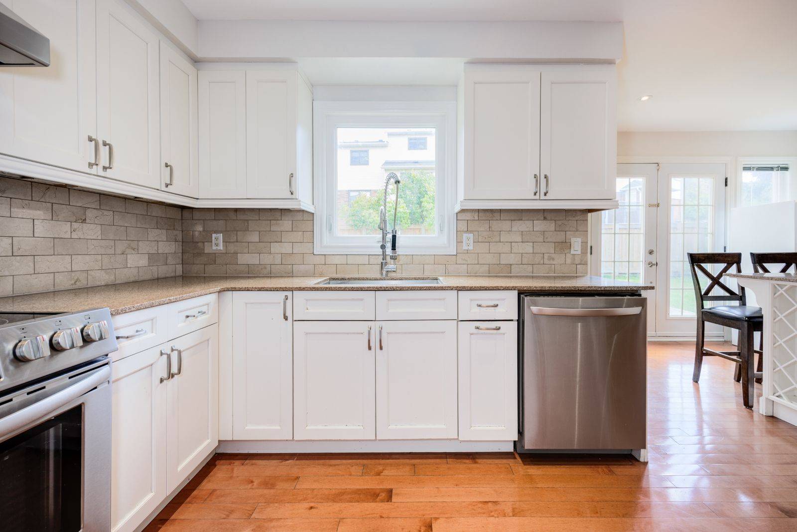 Aurora, ON L4G 6C7,82 Old Yonge ST