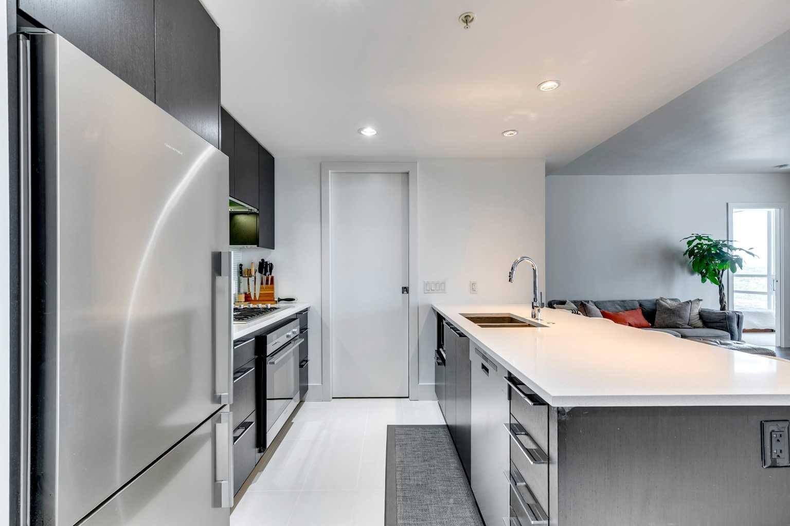 1111 10 ST SW #2401, Calgary, AB T2R 1E3