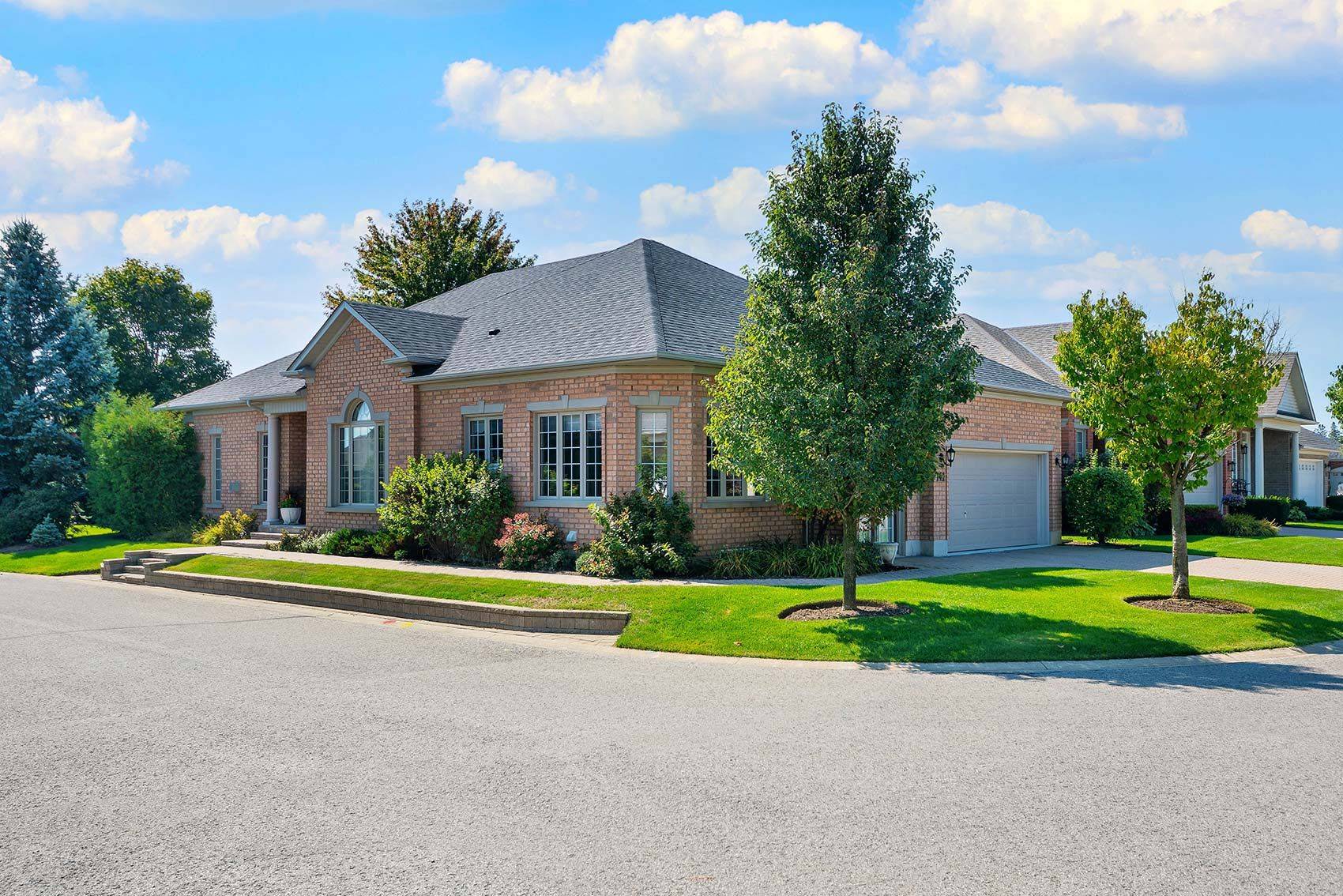 Whitchurch-stouffville, ON L4A 1R3,141 Bobby Locke LN