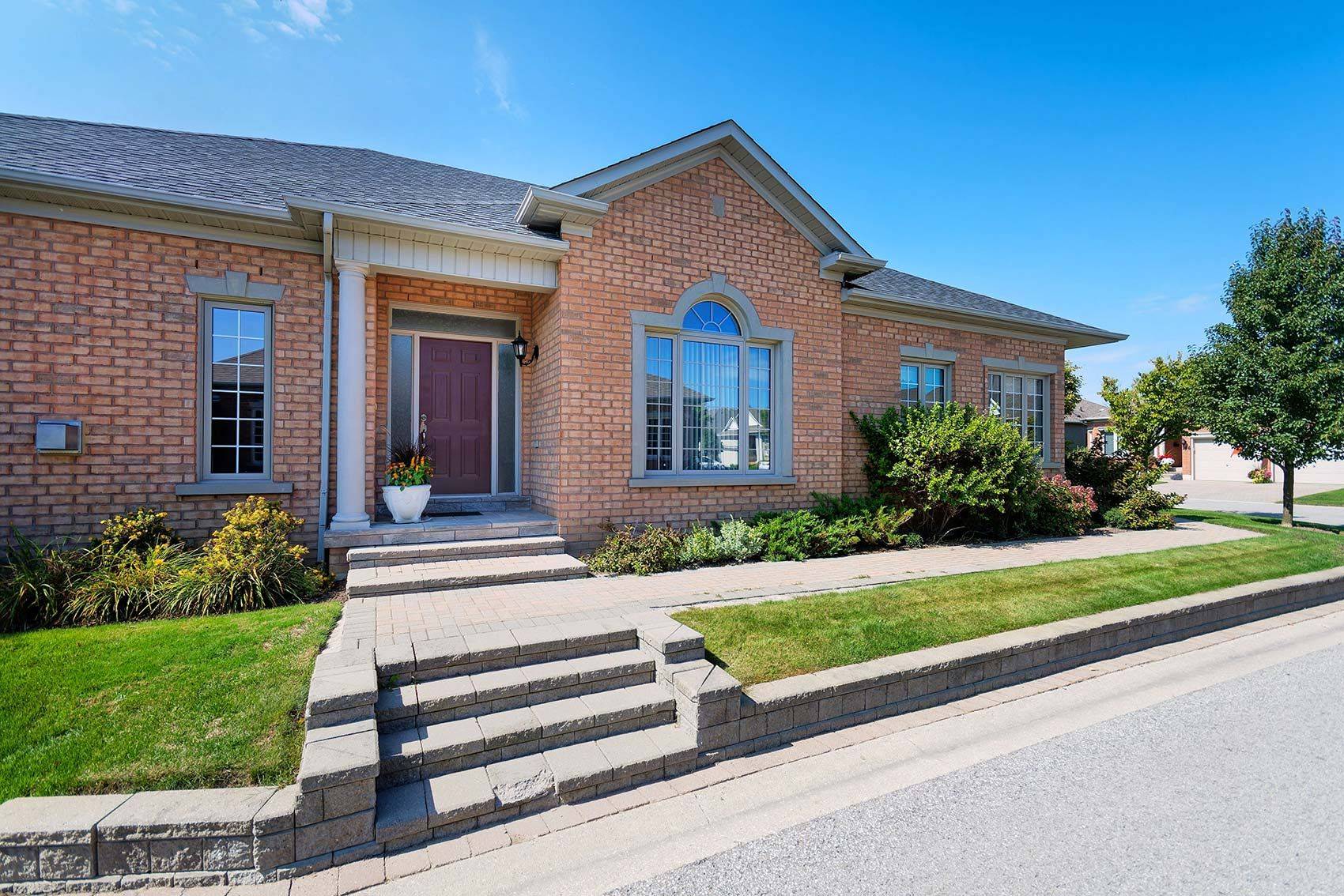 Whitchurch-stouffville, ON L4A 1R3,141 Bobby Locke LN