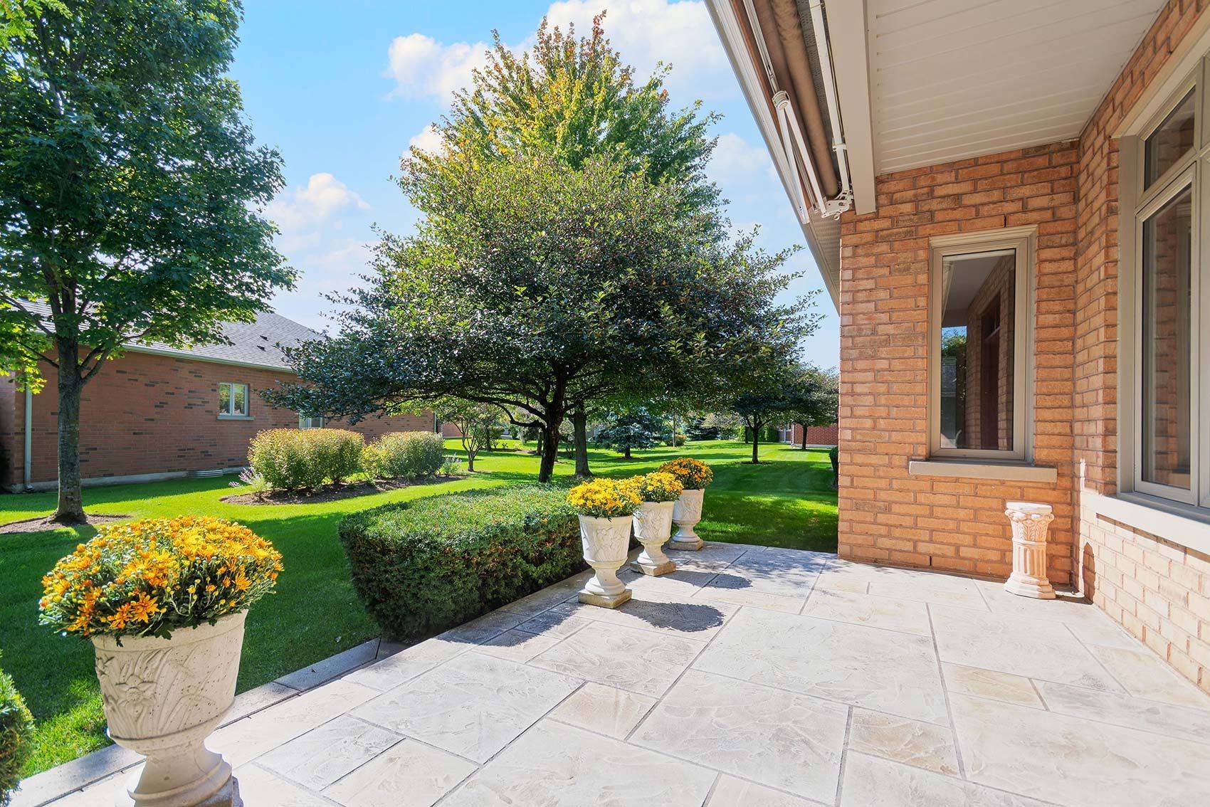 Whitchurch-stouffville, ON L4A 1R3,141 Bobby Locke LN