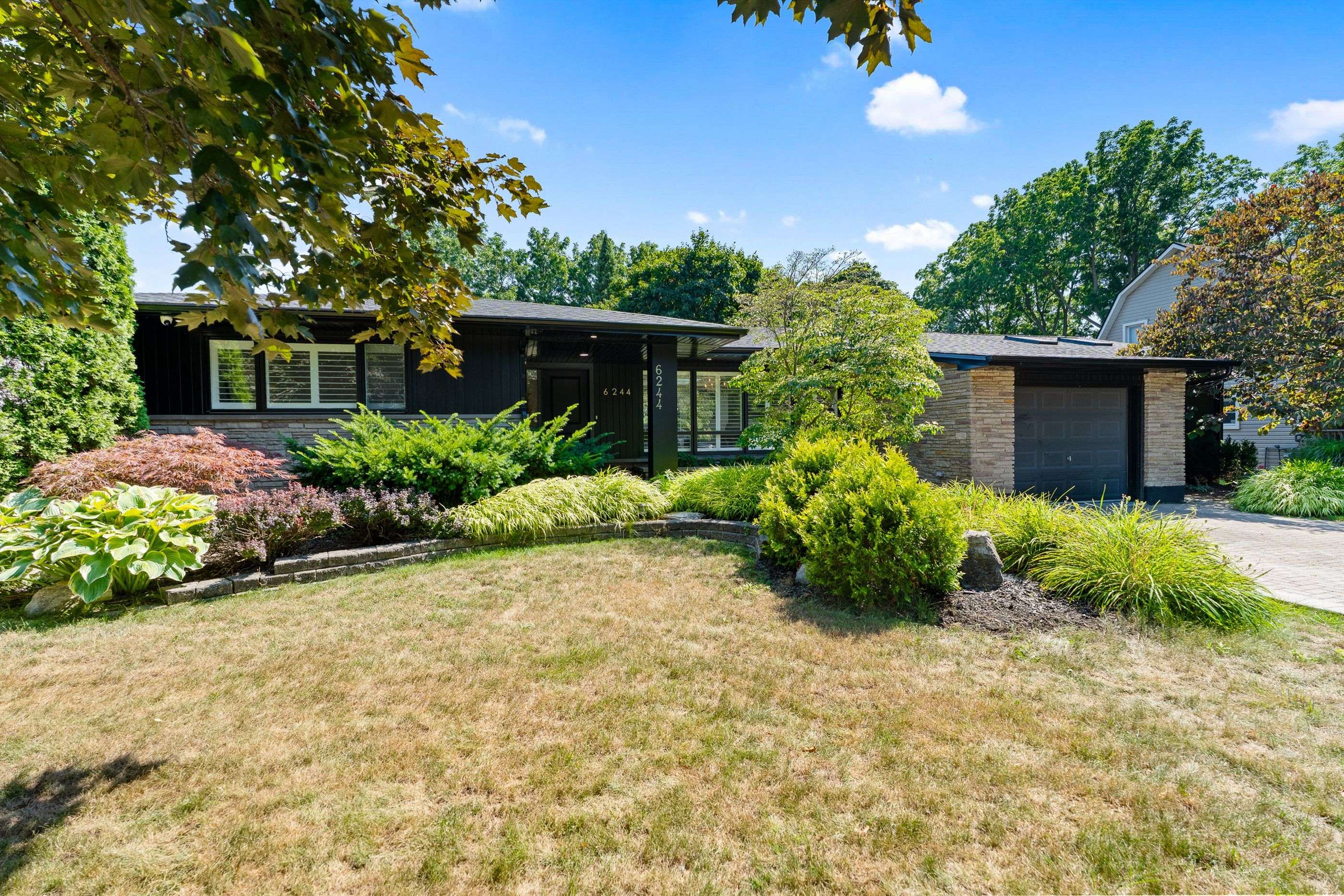 Niagara Falls, ON L2J 1P1,6244 Russell ST