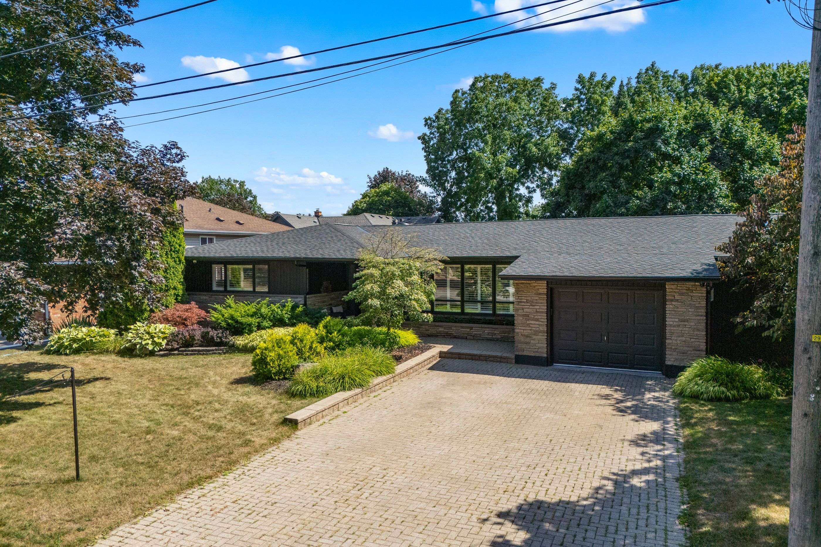 Niagara Falls, ON L2J 1P1,6244 Russell ST