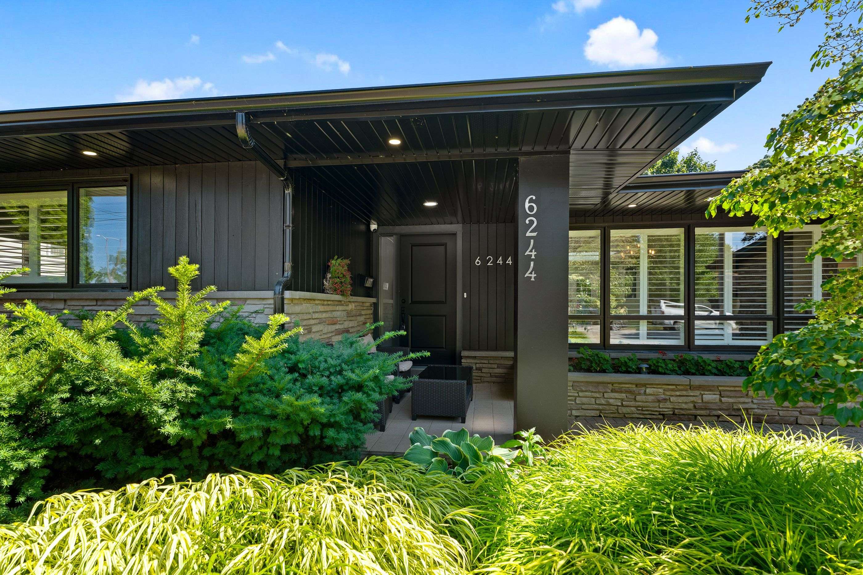 Niagara Falls, ON L2J 1P1,6244 Russell ST