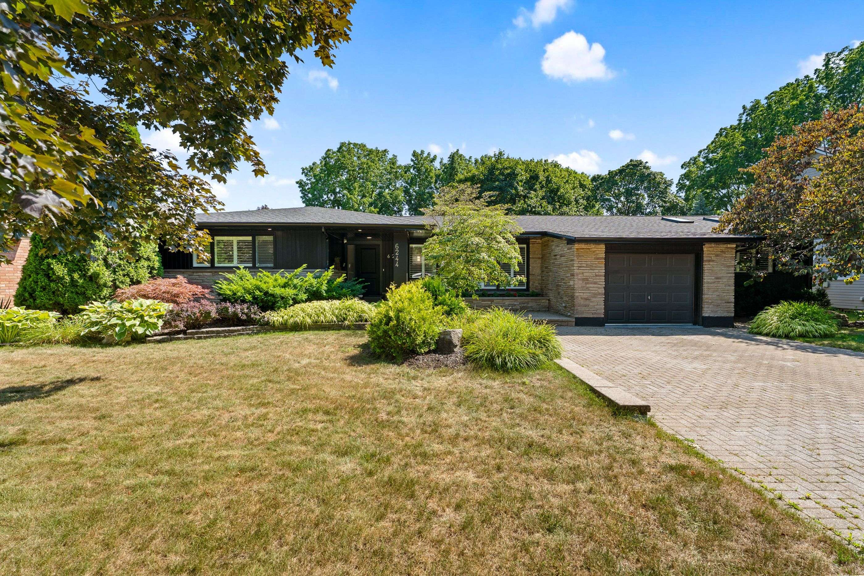 Niagara Falls, ON L2J 1P1,6244 Russell ST