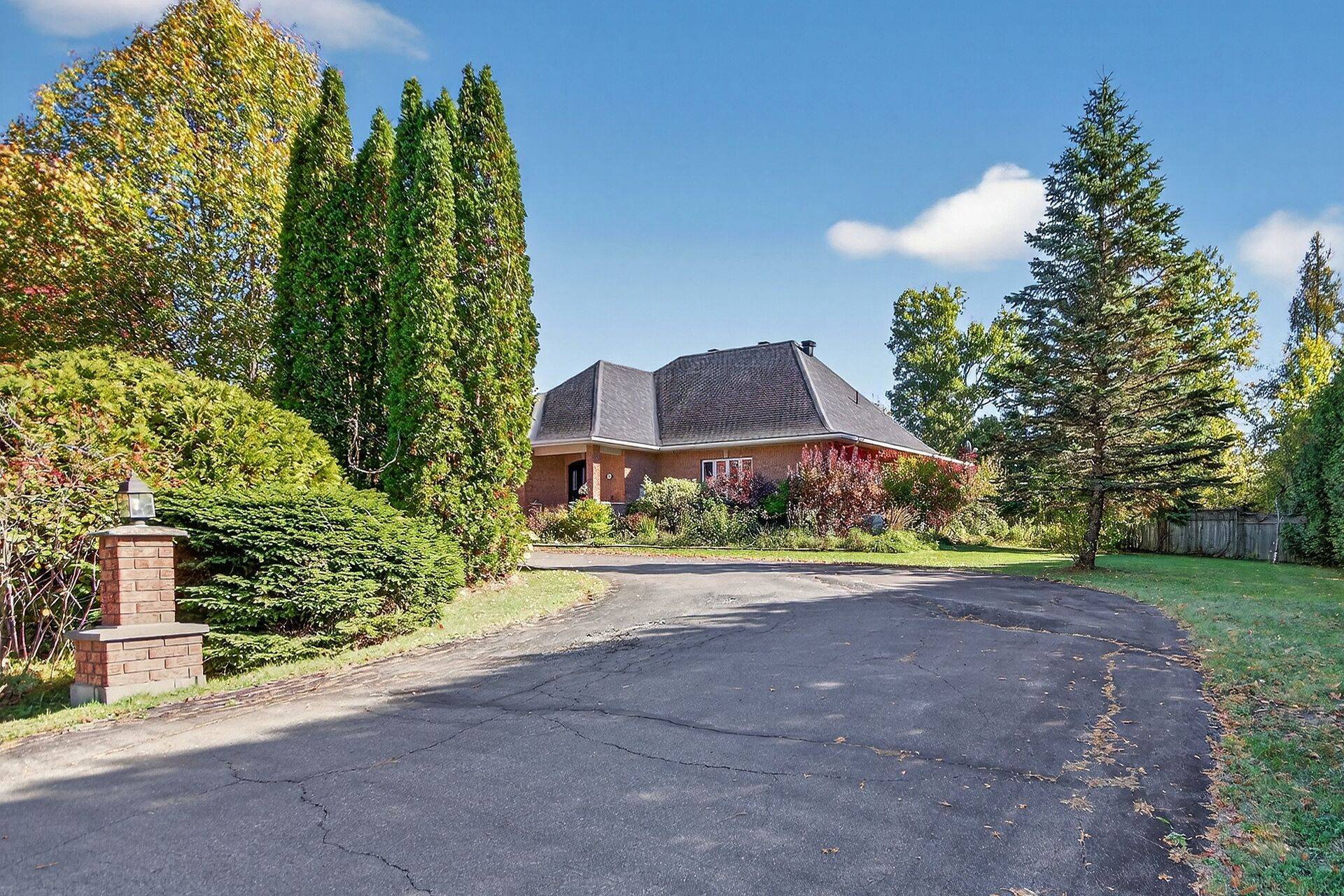 Carp - Huntley Ward, ON K0A 1L0,101 Falcon Brook RD