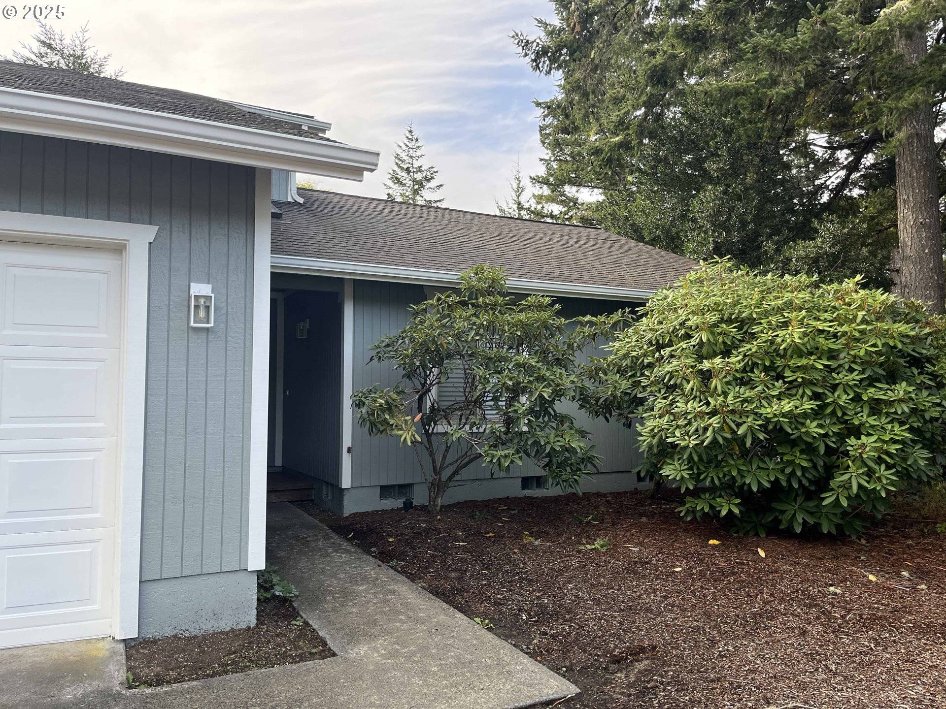 Florence, OR 97439,2040 11TH ST