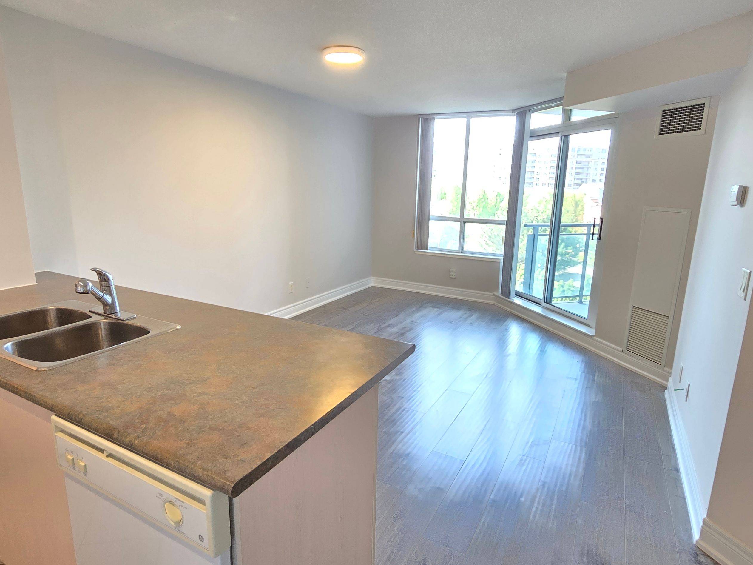 Markham, ON L3T 7Y6,62 Suncrest BLVD #501