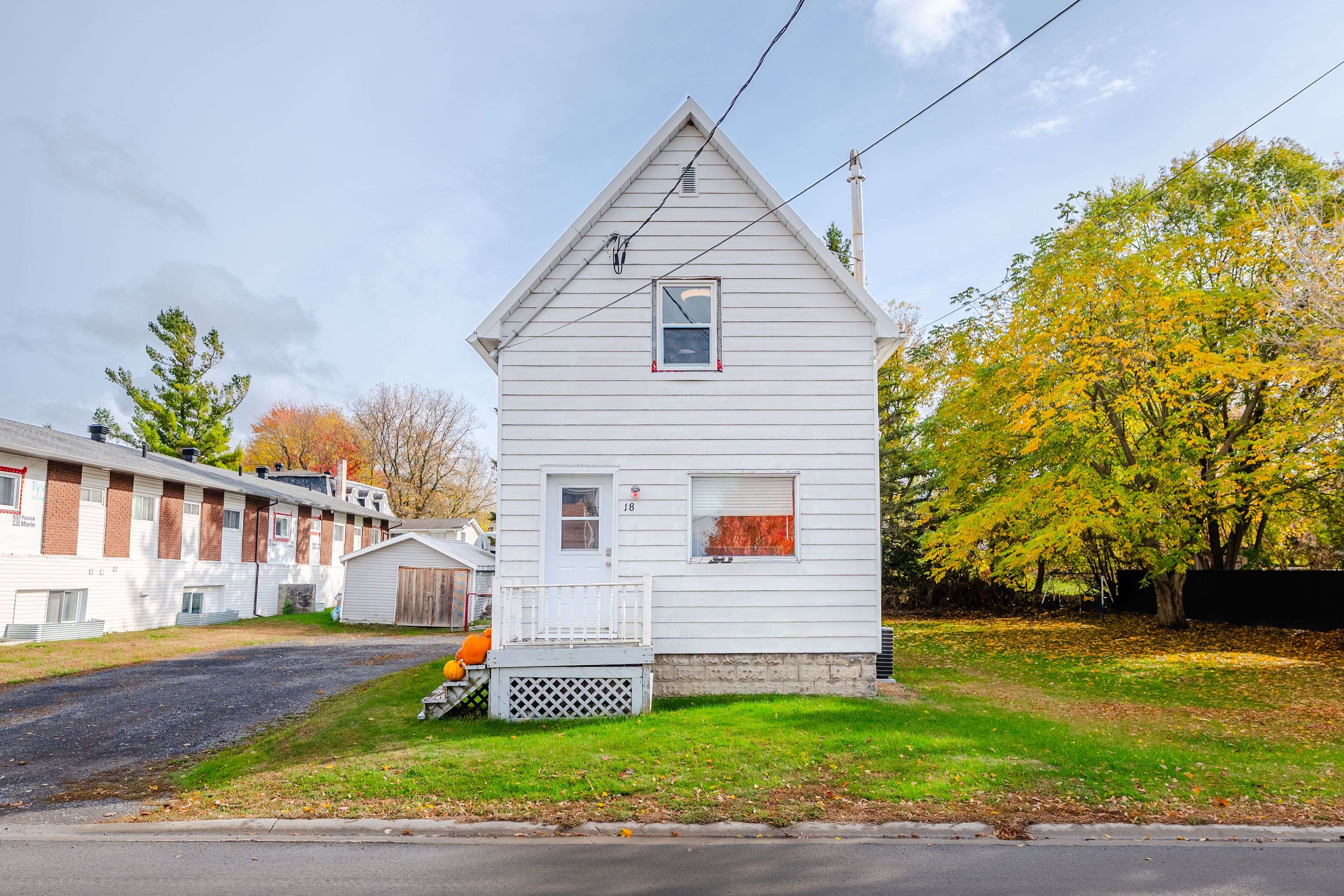 North Glengarry, ON K0C 1T0,18 Mechanic ST W