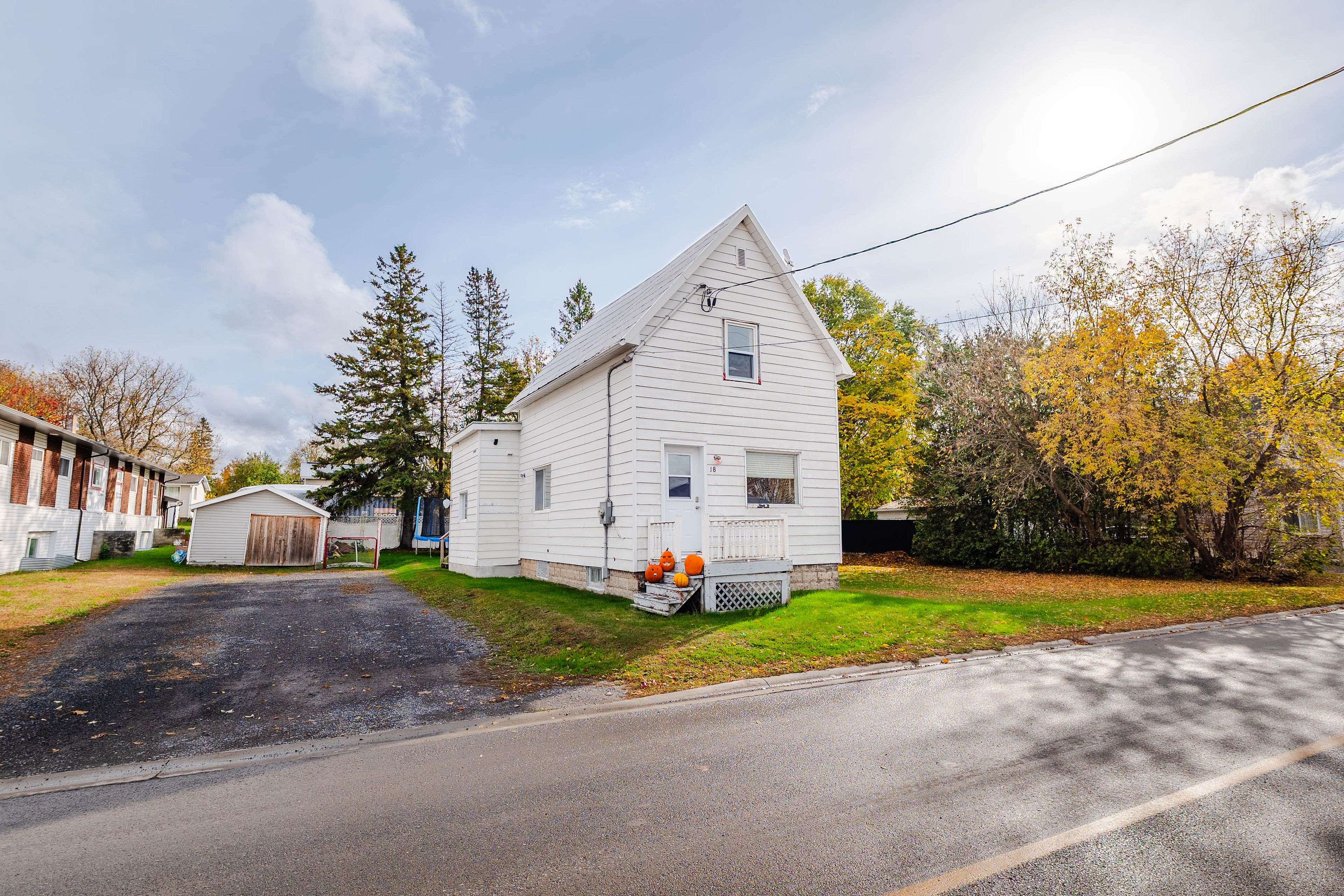 North Glengarry, ON K0C 1T0,18 Mechanic ST W